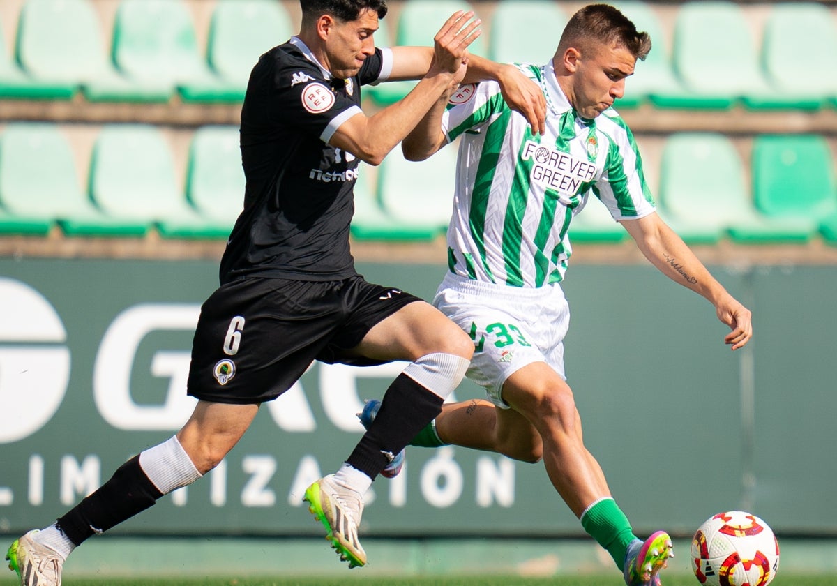 El Hércules vuelve a perder fuera de casa y convierte la promoción en un milagro (2-1)