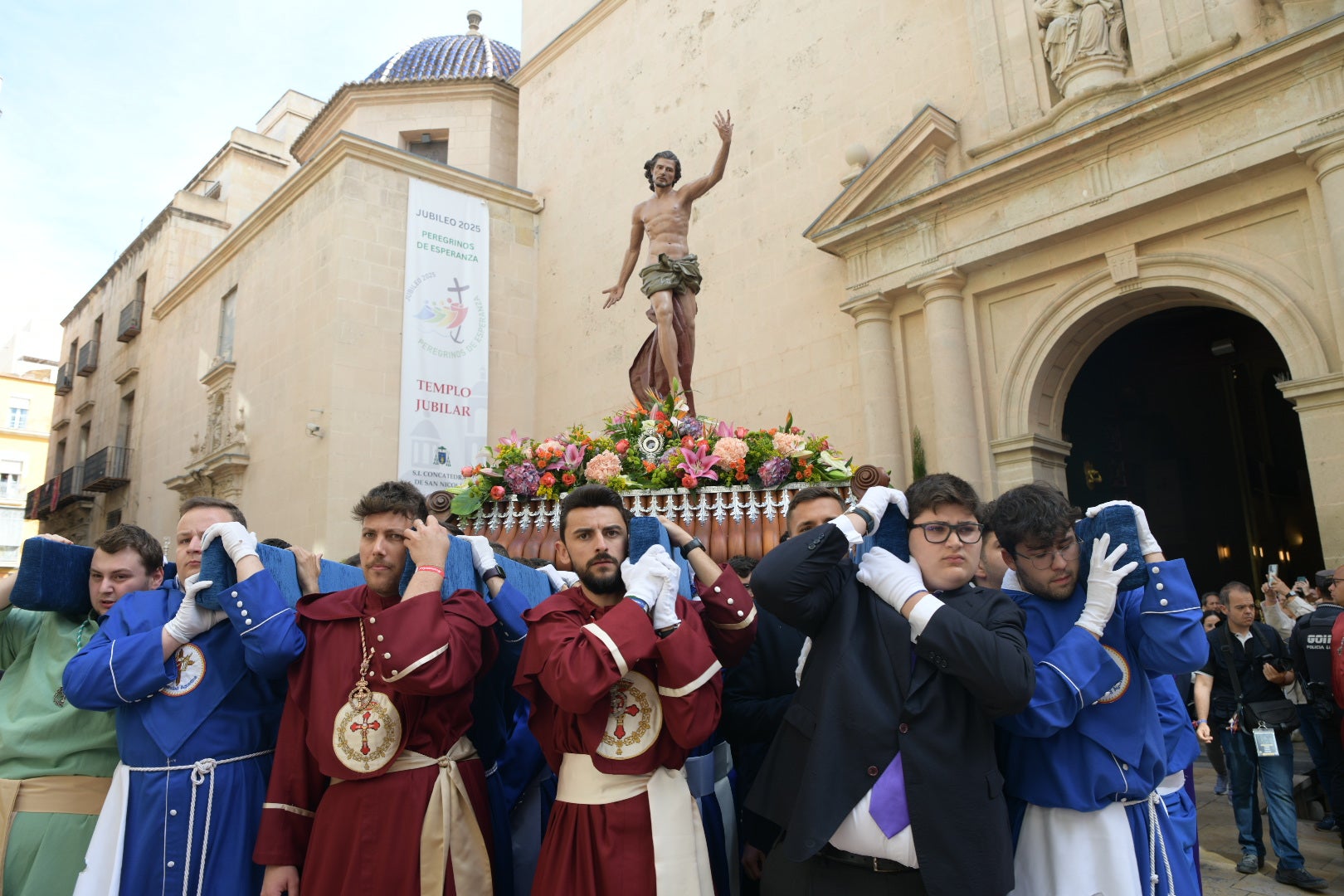 La Virgen de la Alegría y el Cristo Resucitado se encuentran en la plaza del Ayuntamiento de Alicante