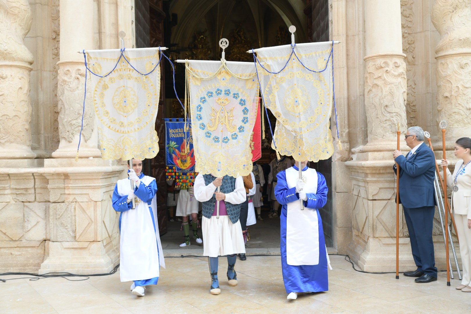 La Virgen de la Alegría y el Cristo Resucitado se encuentran en la plaza del Ayuntamiento de Alicante