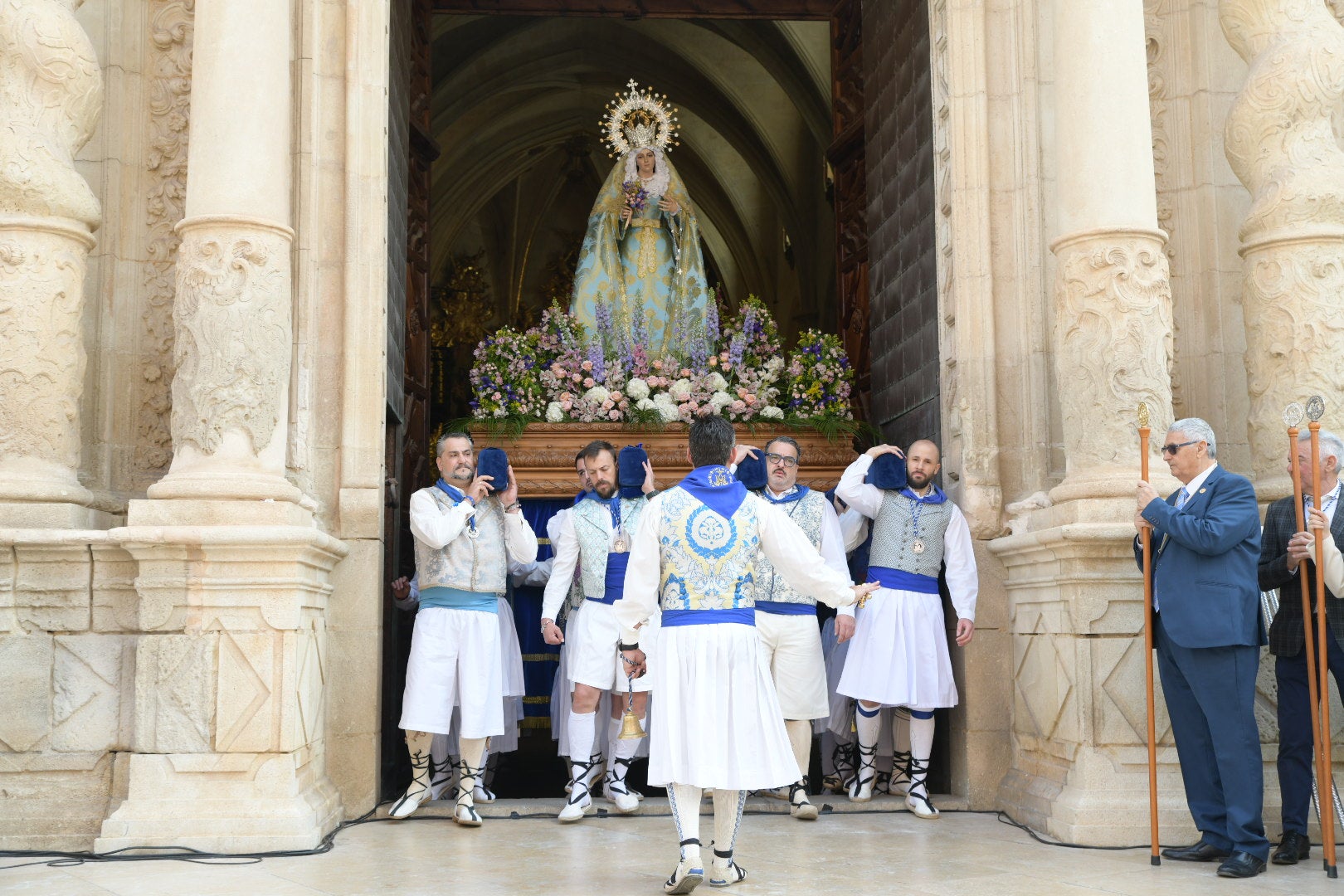 La Virgen de la Alegría y el Cristo Resucitado se encuentran en la plaza del Ayuntamiento de Alicante