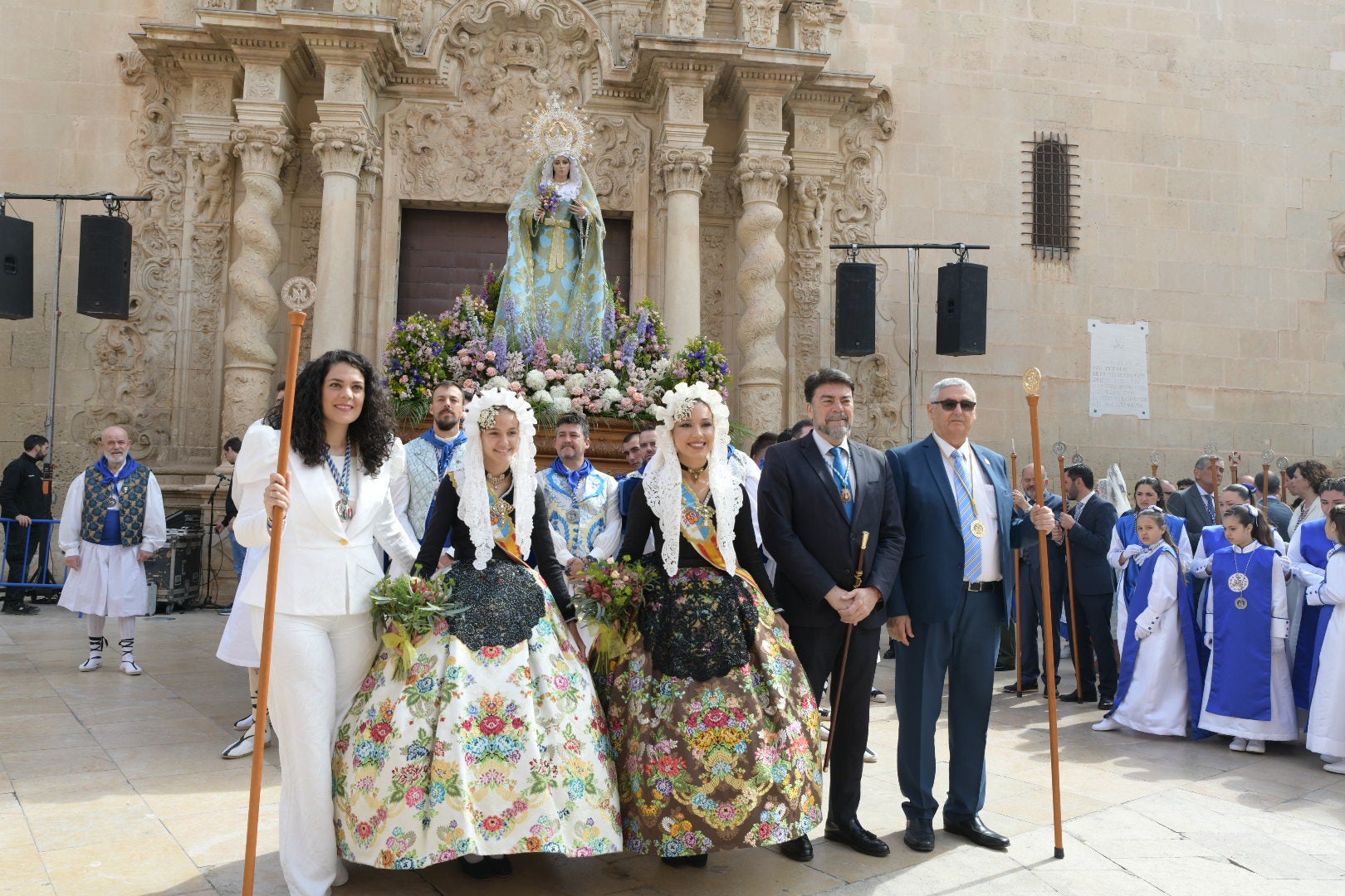 La Virgen de la Alegría y el Cristo Resucitado se encuentran en la plaza del Ayuntamiento de Alicante