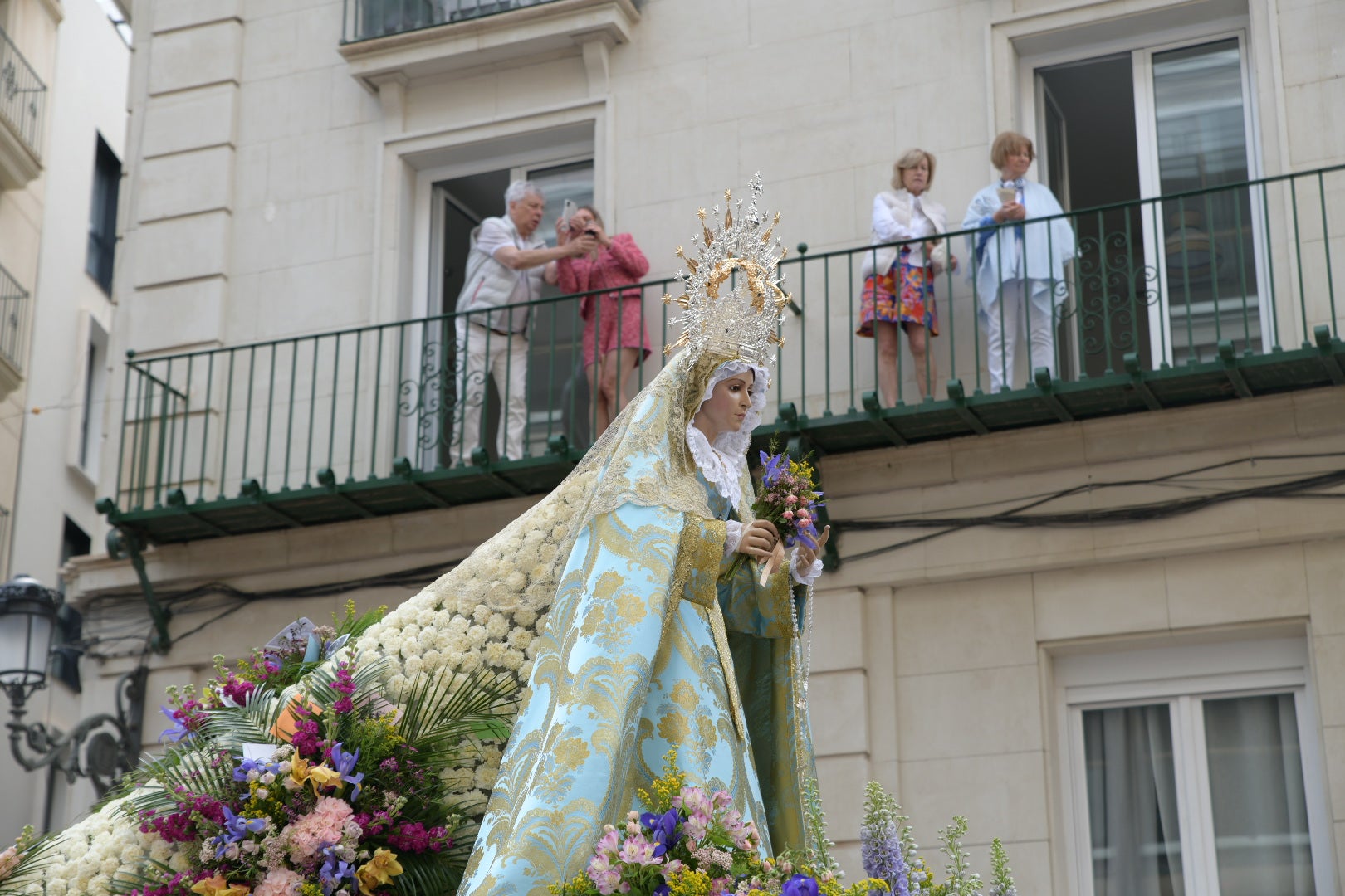 La Virgen de la Alegría y el Cristo Resucitado se encuentran en la plaza del Ayuntamiento de Alicante