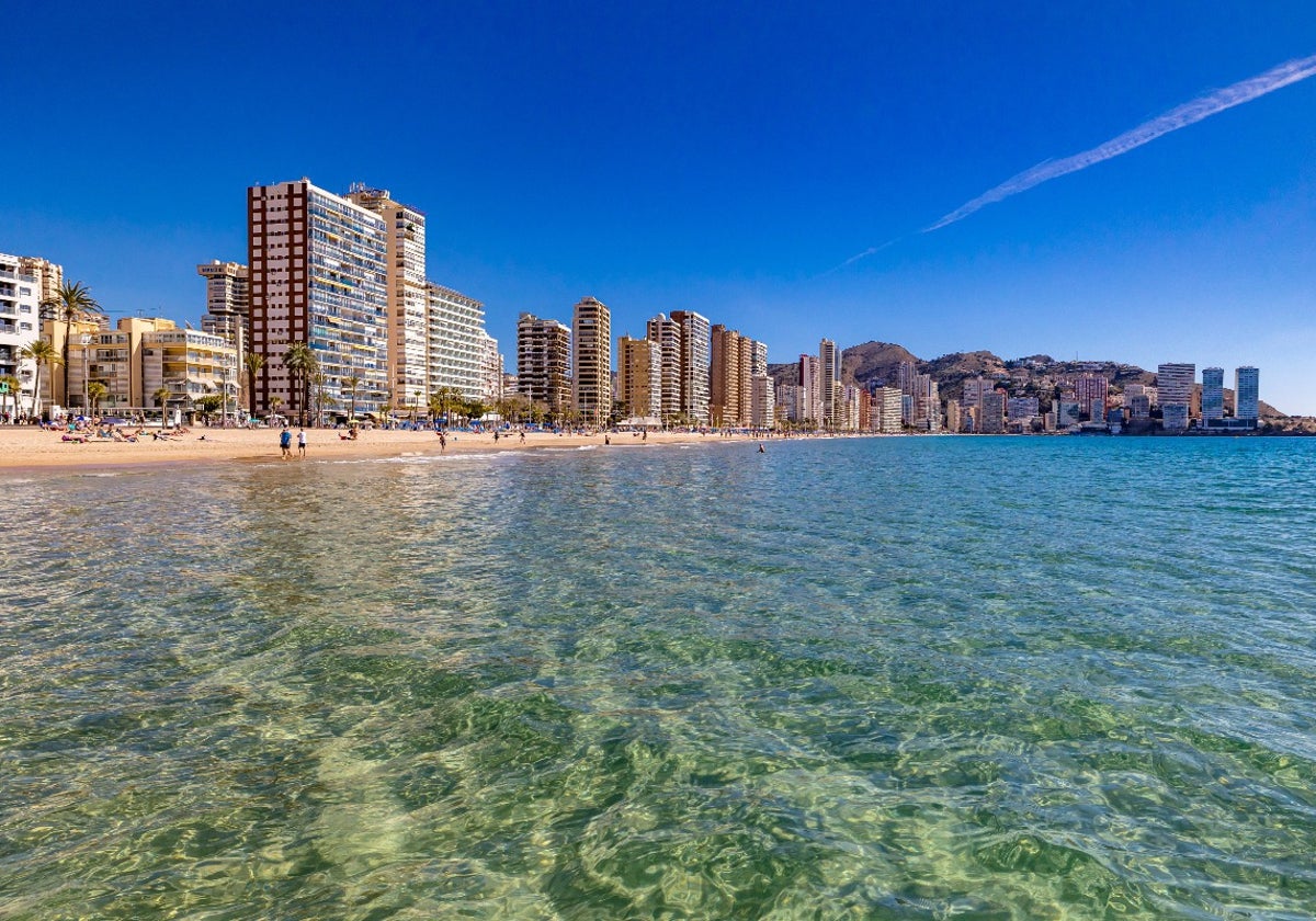 Easter Week Brings Historic Occupancy in Alicante Province with Full Capacity in Several Destinations