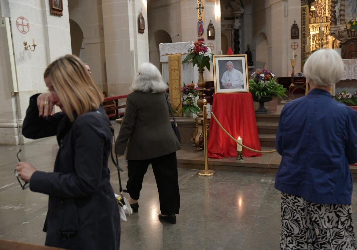 Alicante llora la muerte del Papa Francisco