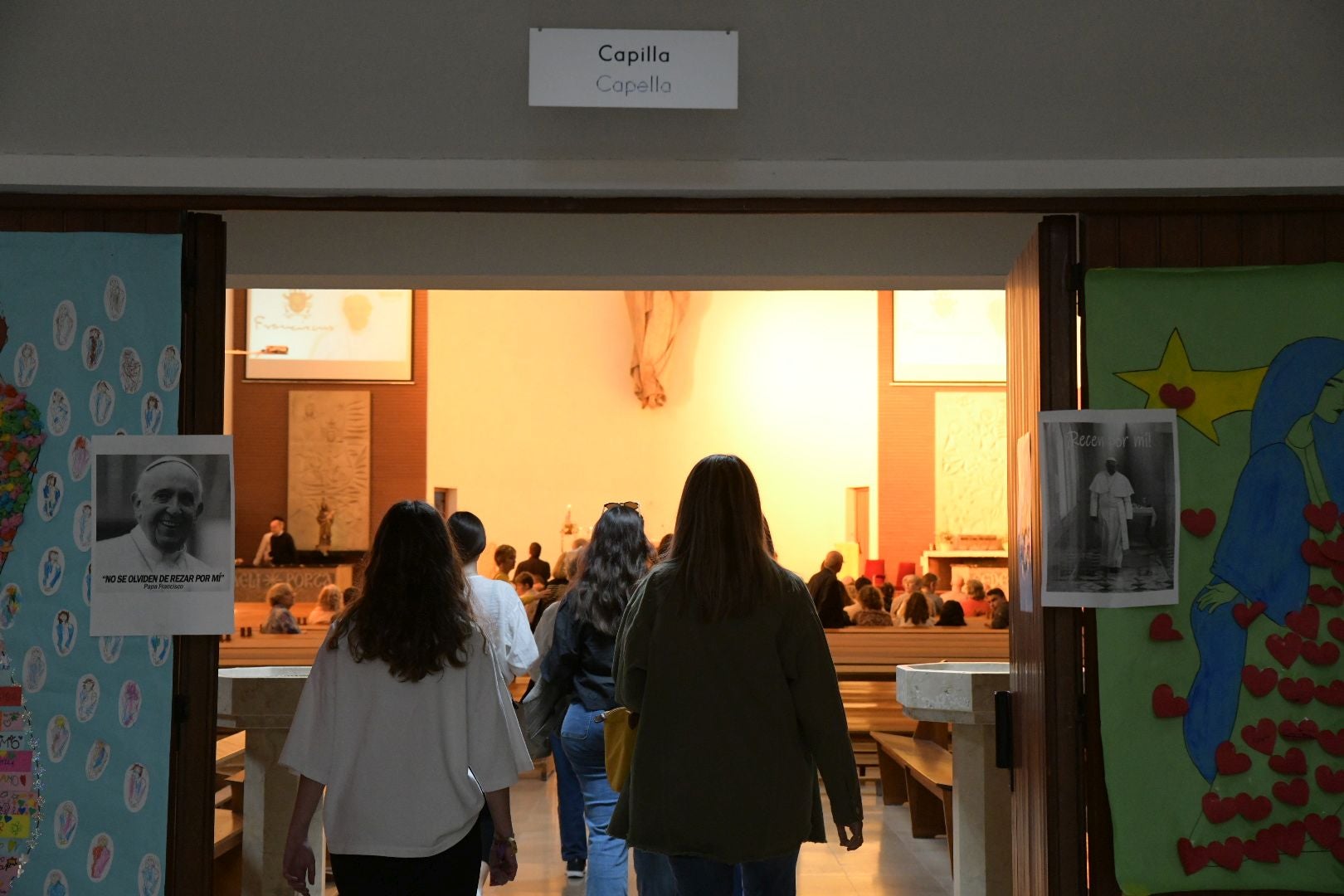 Los jesuitas de Alicante rezan por su hermano Francisco