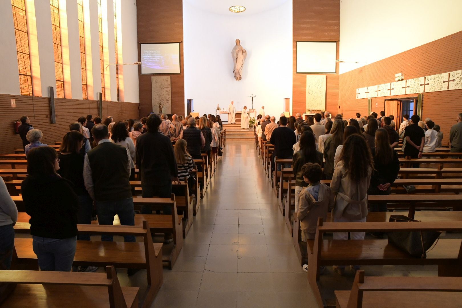 Los jesuitas de Alicante rezan por su hermano Francisco