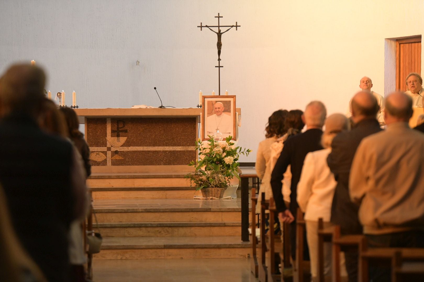 Los jesuitas de Alicante rezan por su hermano Francisco