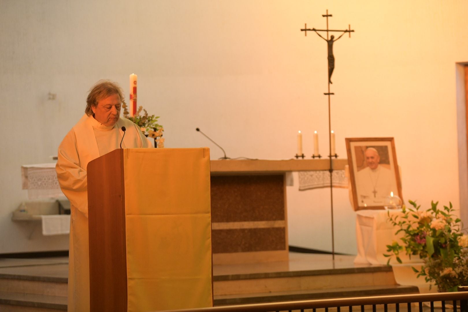 Los jesuitas de Alicante rezan por su hermano Francisco