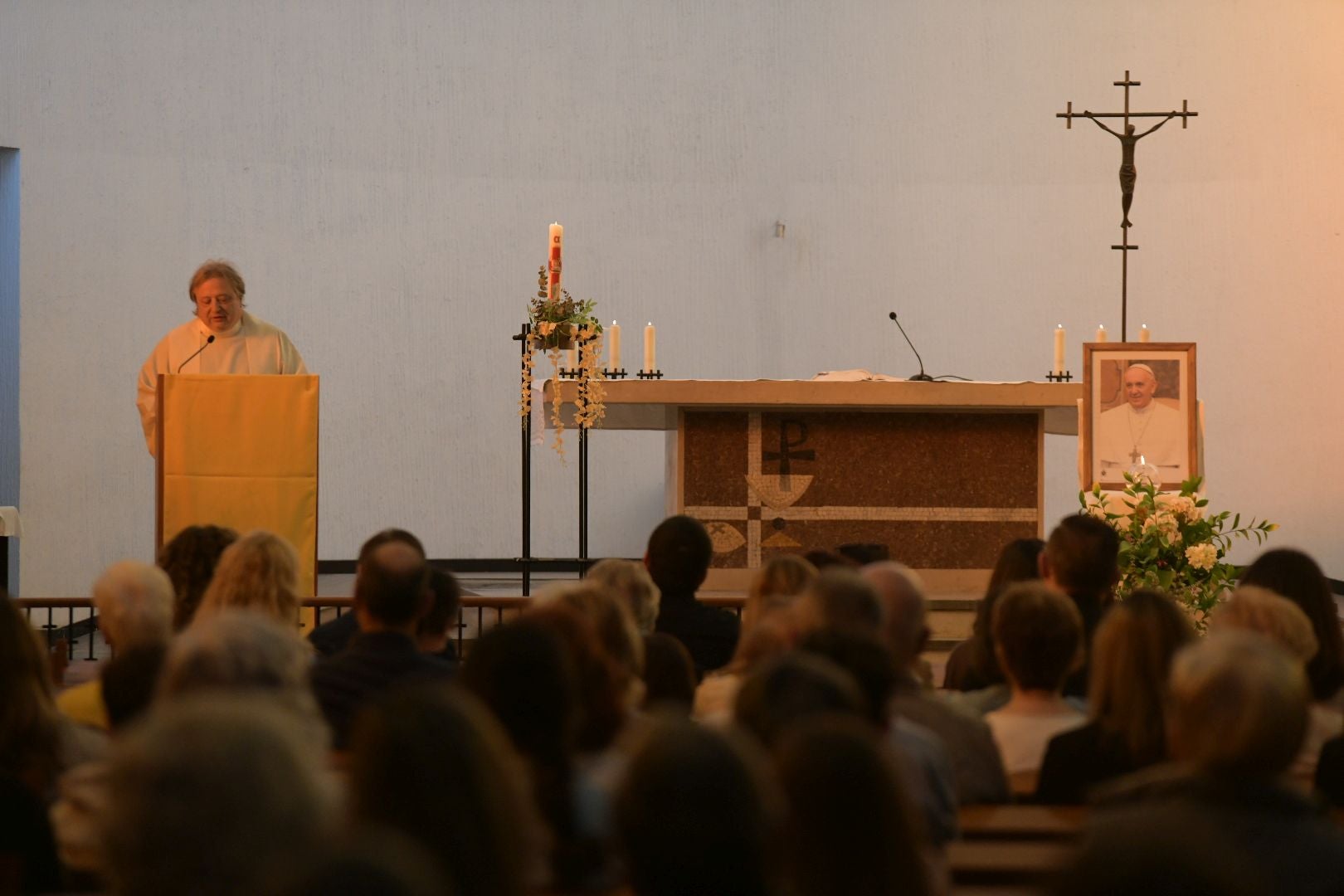 Los jesuitas de Alicante rezan por su hermano Francisco