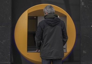 Alert: this is how they distract you at an ATM to steal your money