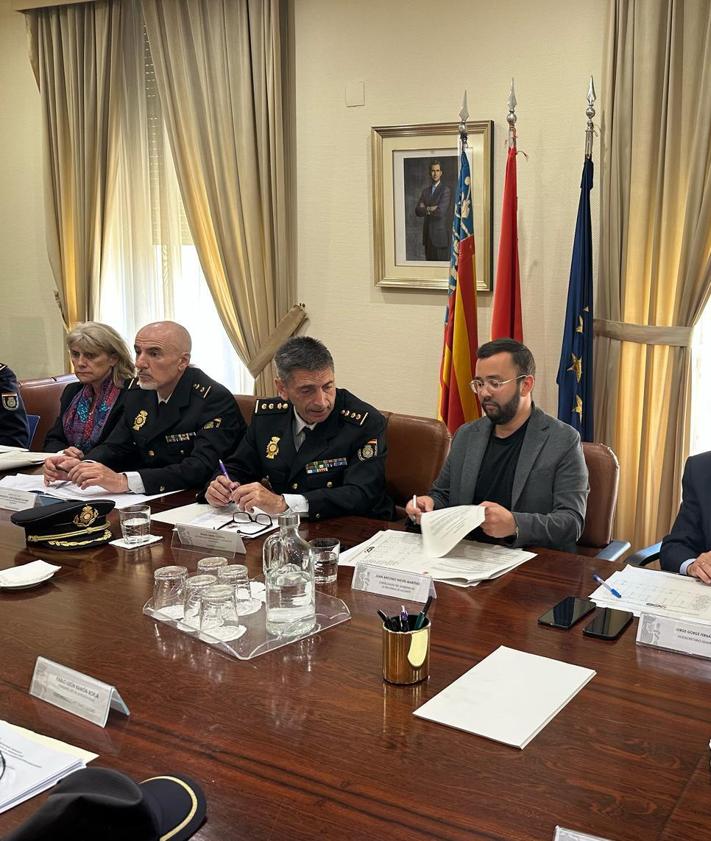 Imagen secundaria 2 - Reunión de coordinación del dispositivo de seguridad de la Santa Faz de Alicante.
