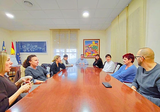 Reunión del equipo de gobierno de Villena con sanitarios del CSI.