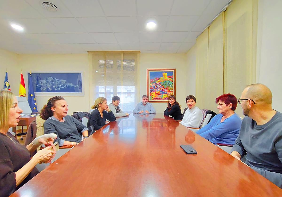 Reunión del equipo de gobierno de Villena con sanitarios del CSI.