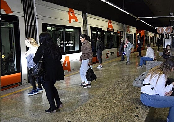 Un tranvía del Tram de Alicante.