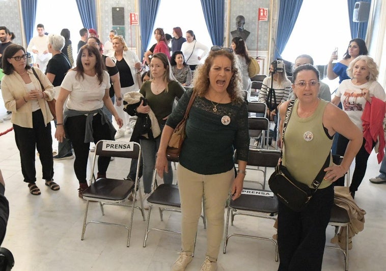Protesta en el Pleno de Alicante.