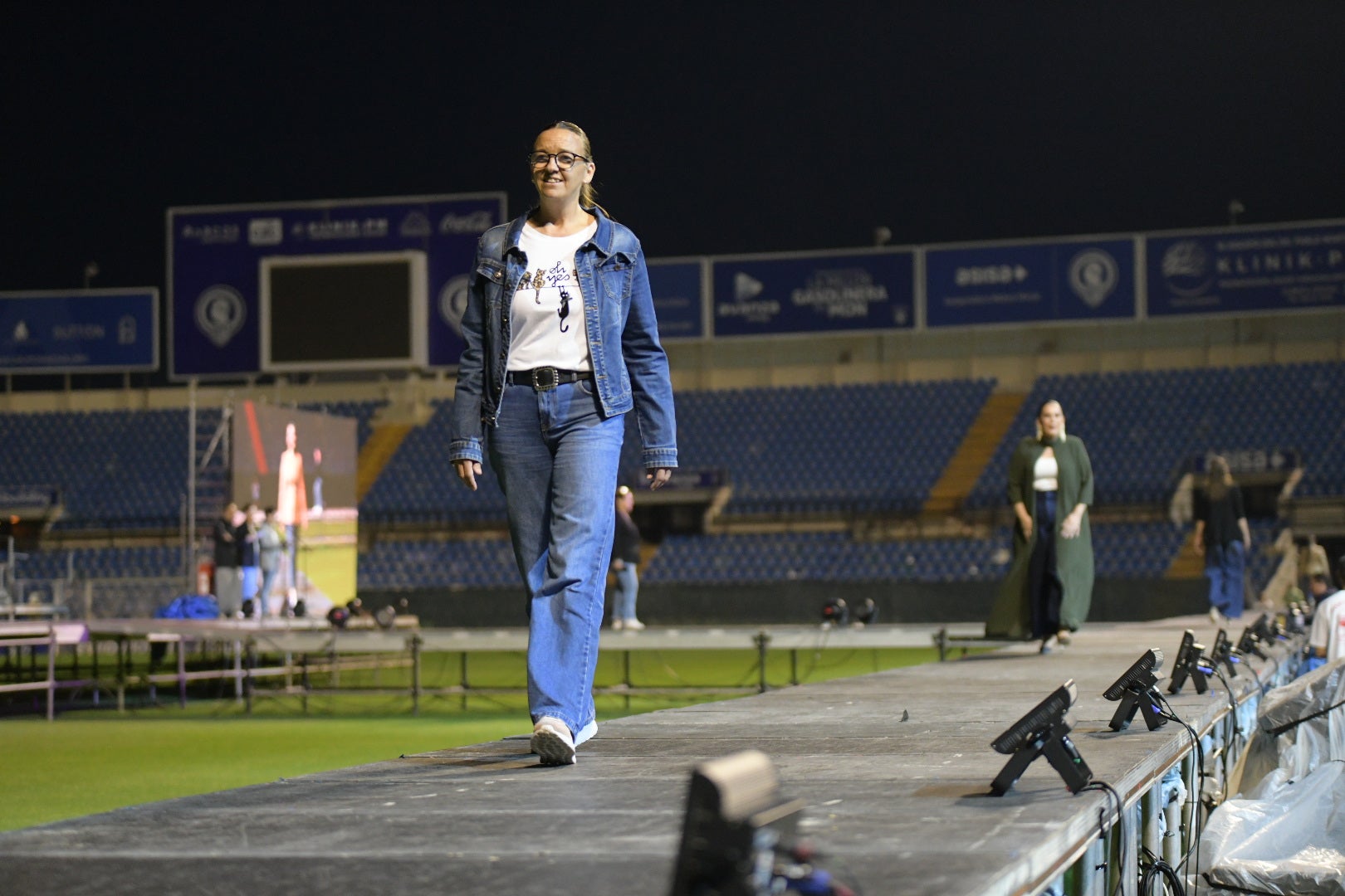 Las candidatas a bellea del foc de Alicante ensayan en la pasarela del Rico Pérez