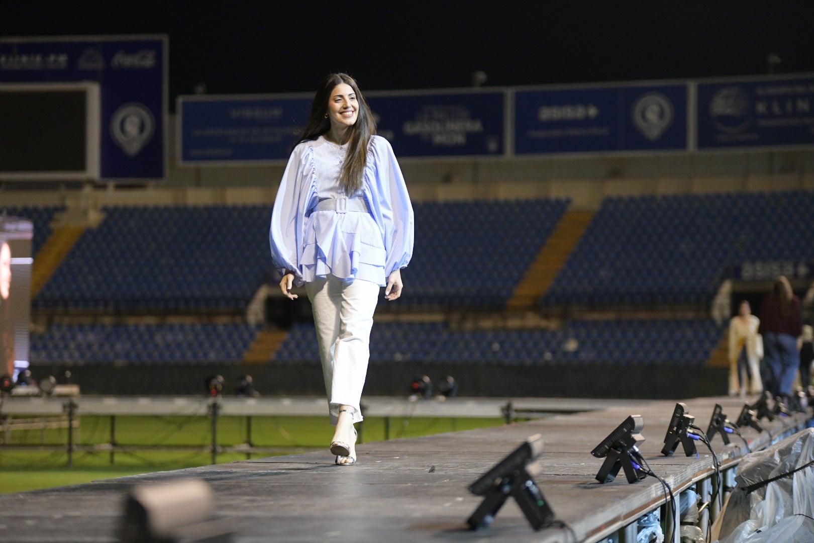 Las candidatas a bellea del foc de Alicante ensayan en la pasarela del Rico Pérez