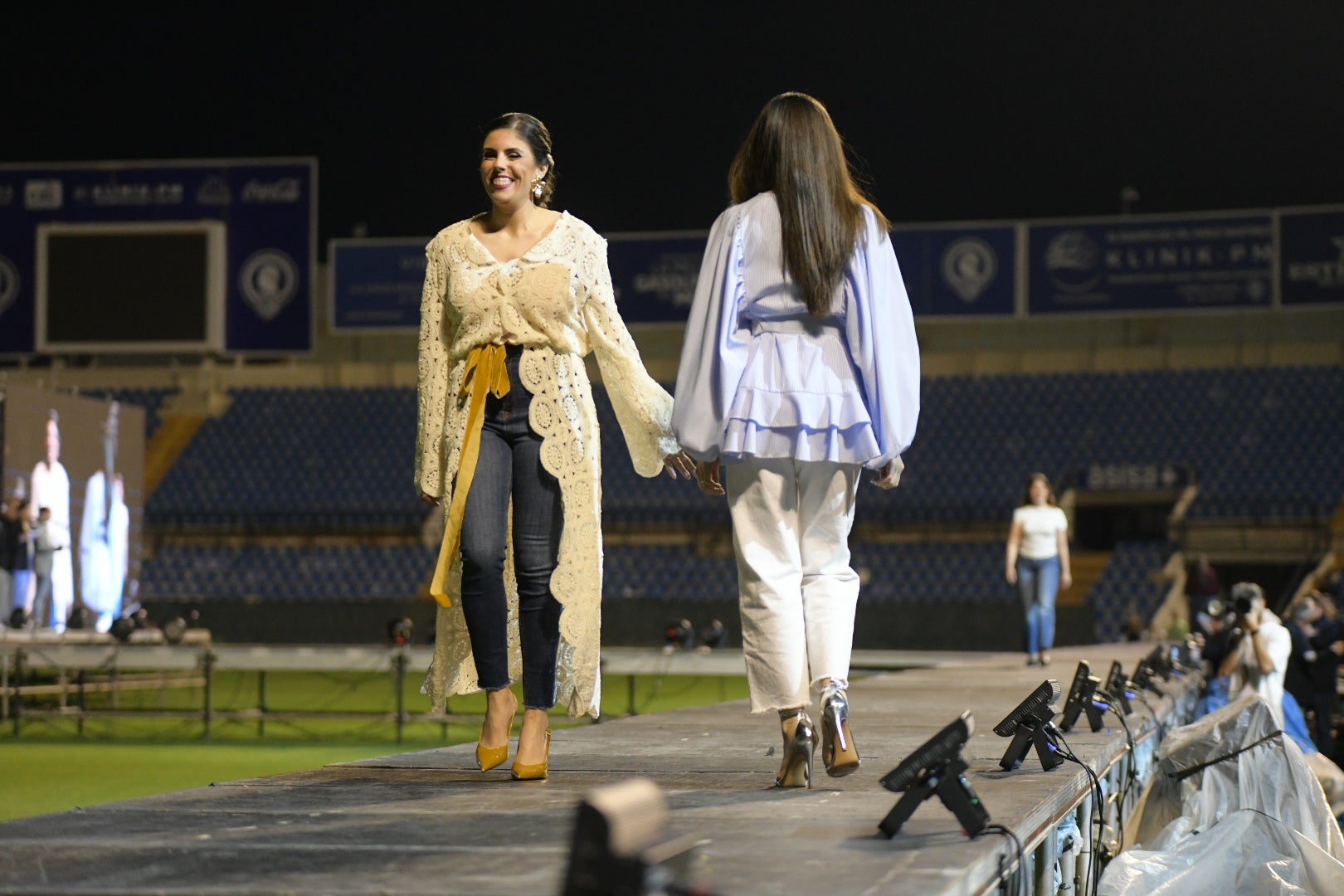Las candidatas a bellea del foc de Alicante ensayan en la pasarela del Rico Pérez