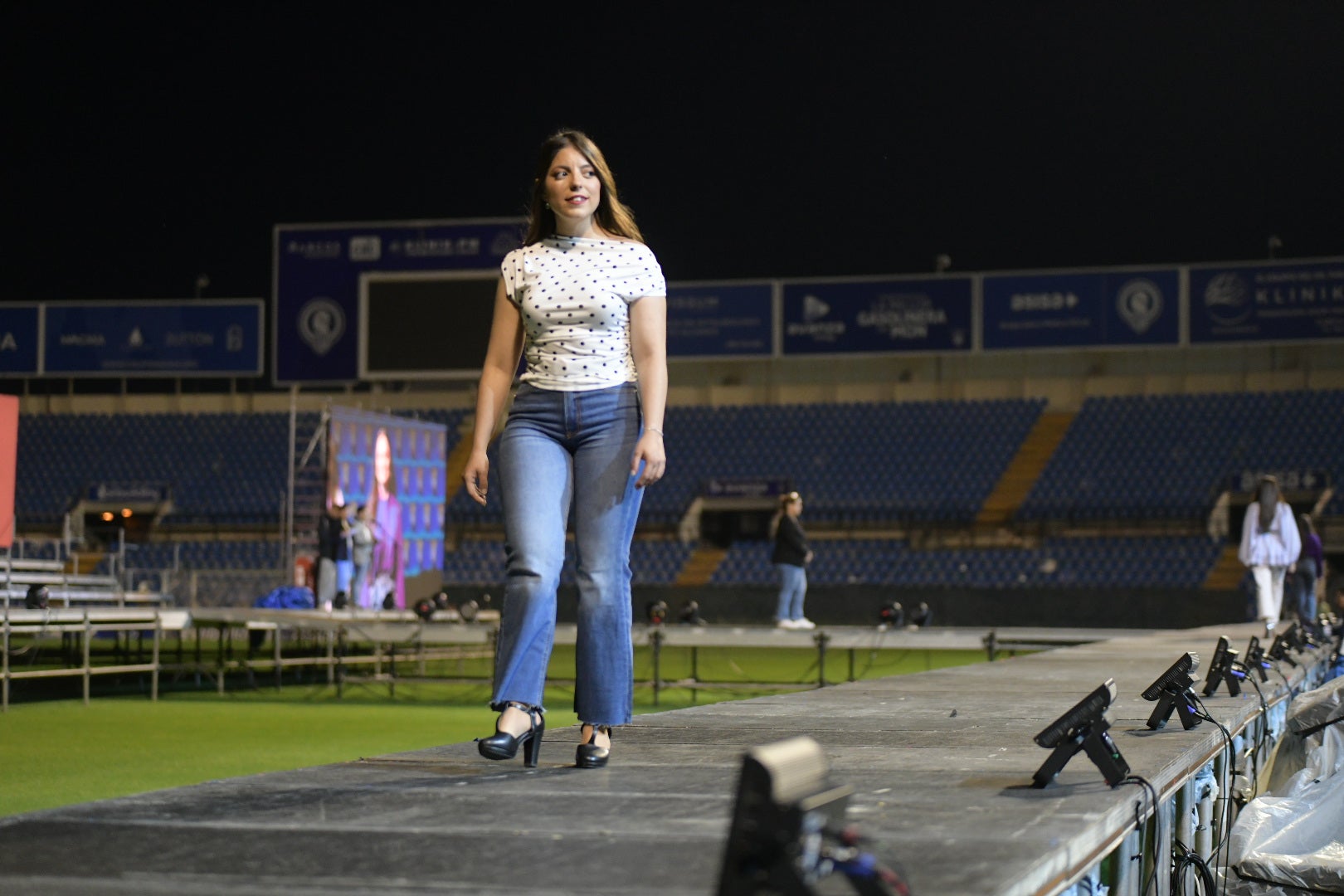 Las candidatas a bellea del foc de Alicante ensayan en la pasarela del Rico Pérez