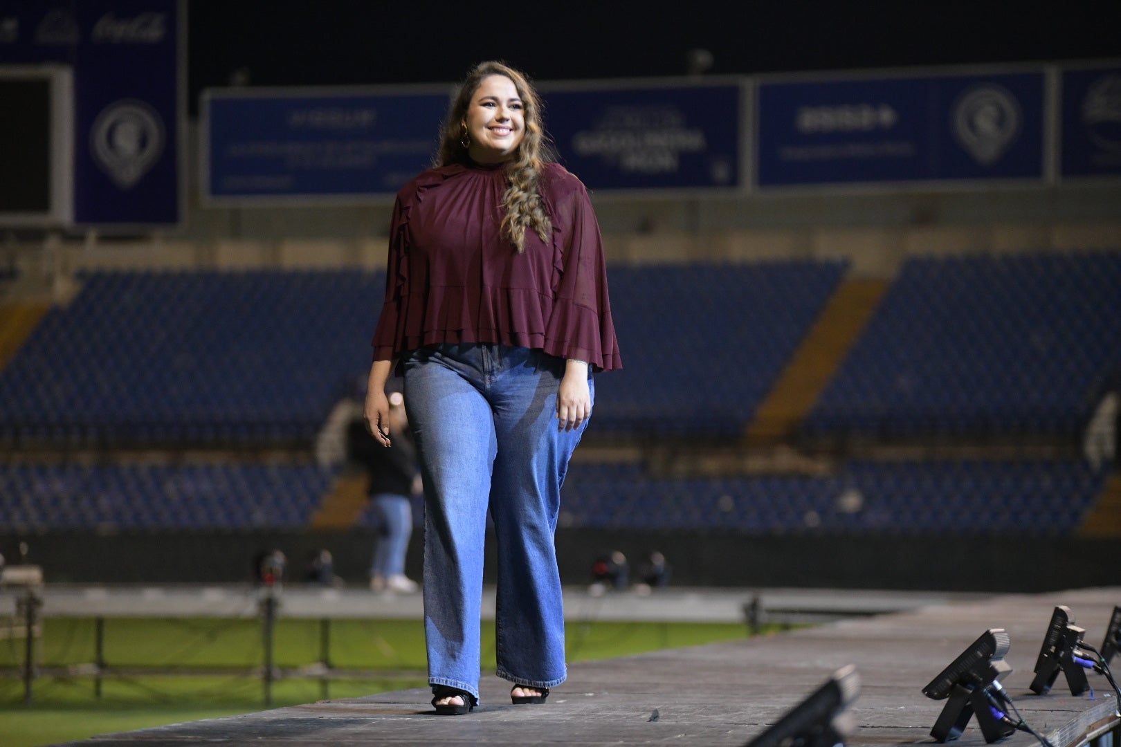 Las candidatas a bellea del foc de Alicante ensayan en la pasarela del Rico Pérez
