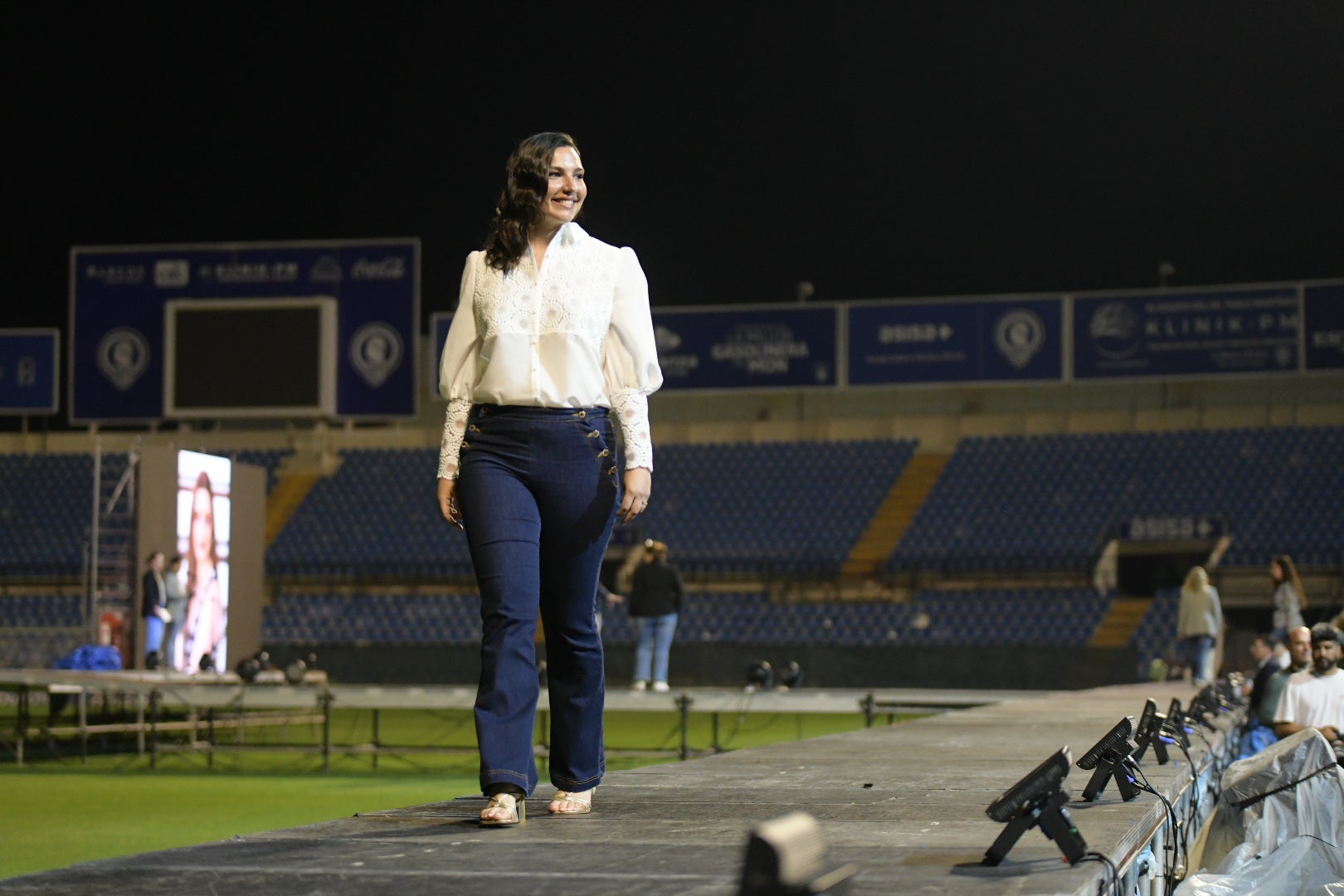 Las candidatas a bellea del foc de Alicante ensayan en la pasarela del Rico Pérez