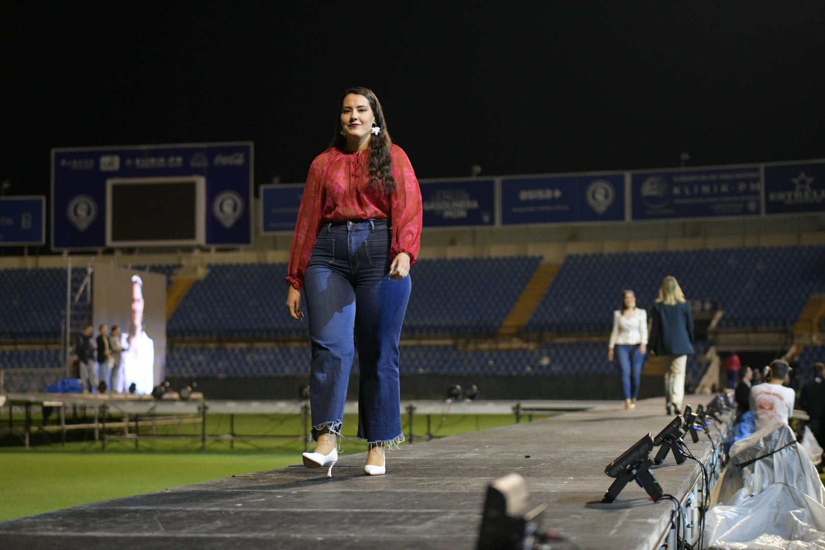 Las candidatas a bellea del foc de Alicante ensayan en la pasarela del Rico Pérez