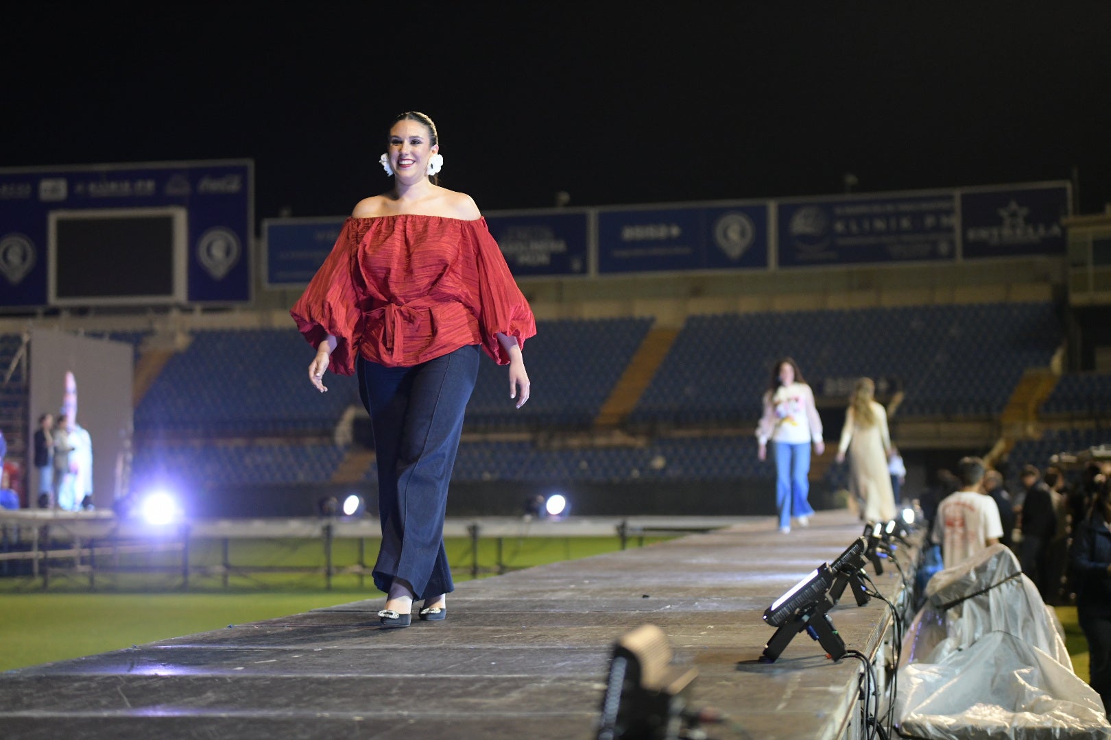 Las candidatas a bellea del foc de Alicante ensayan en la pasarela del Rico Pérez