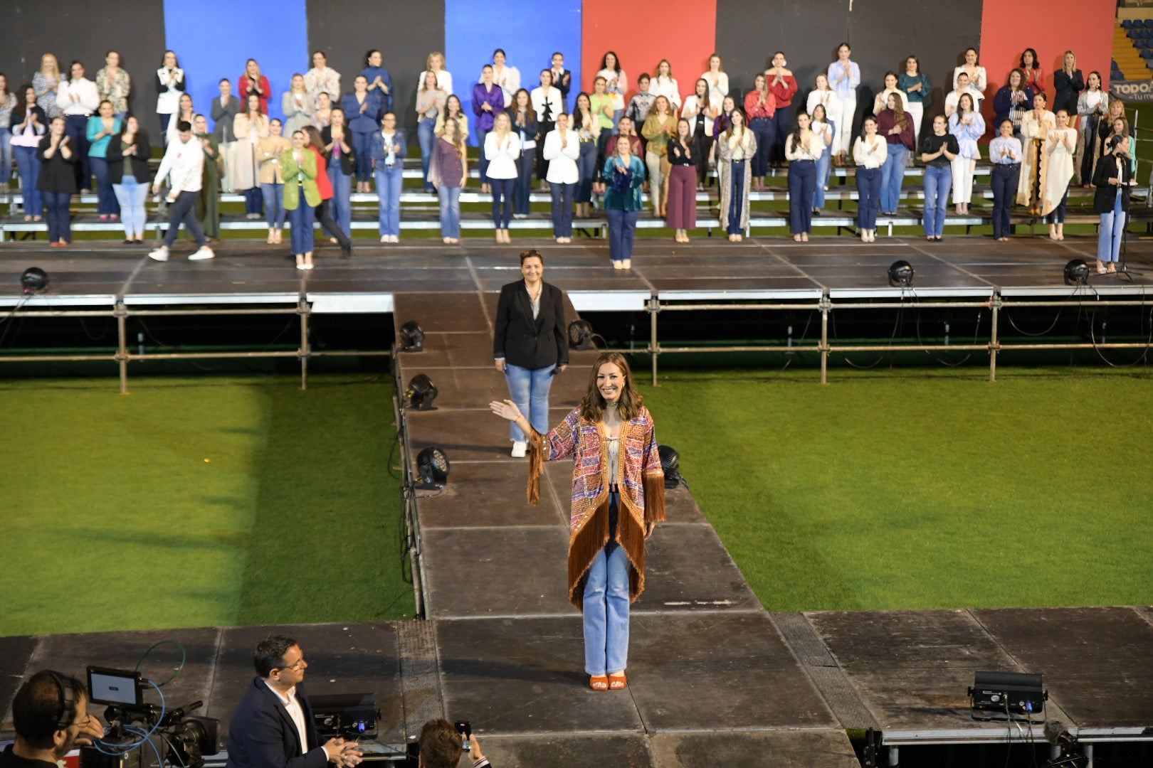 Las candidatas a bellea del foc de Alicante ensayan en la pasarela del Rico Pérez