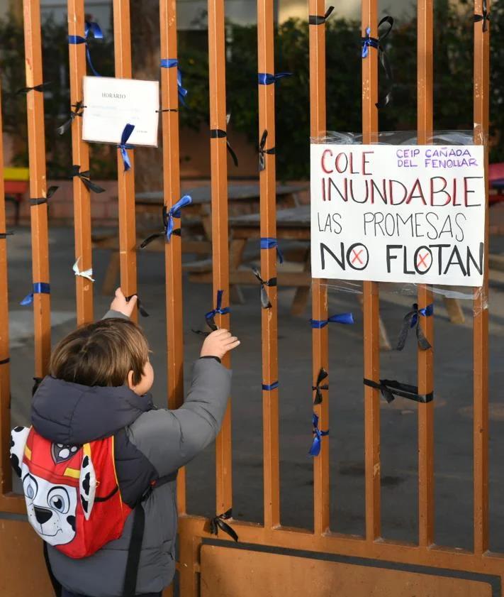 Protesta en el colegio de La Cañada del Fenollar.