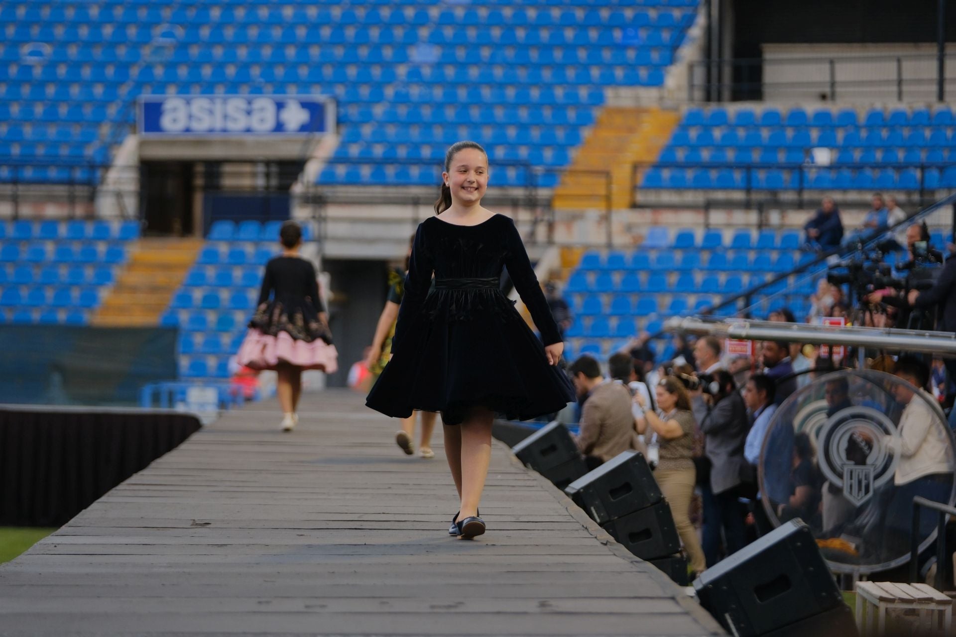 Las candidatas infantiles estrenan la pasarela en el Rico Pérez