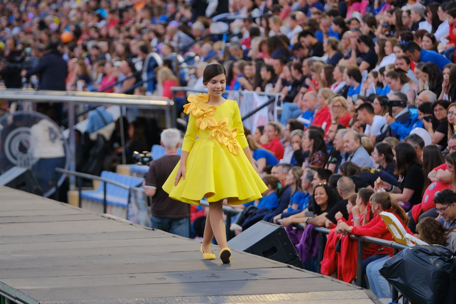Las candidatas infantiles estrenan la pasarela en el Rico Pérez