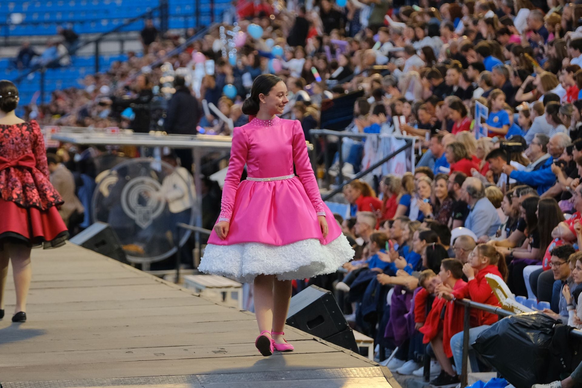 Las candidatas infantiles estrenan la pasarela en el Rico Pérez