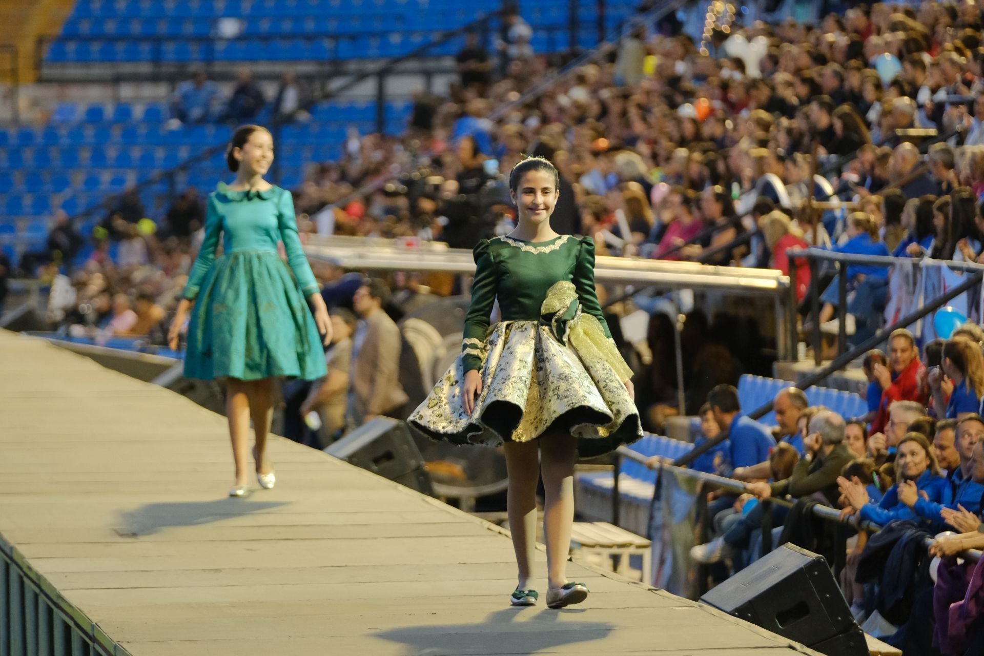 Las candidatas infantiles estrenan la pasarela en el Rico Pérez