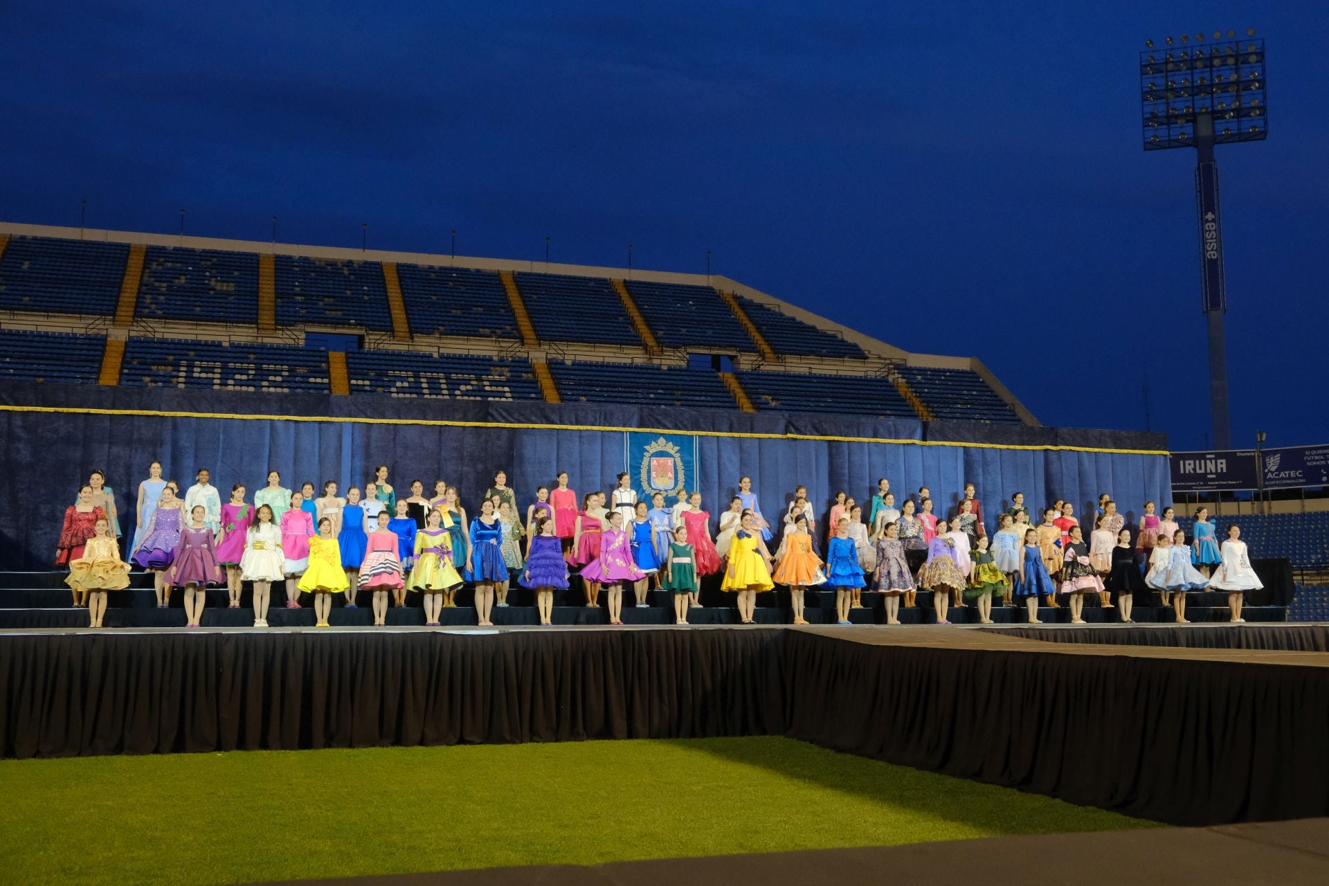 Las candidatas infantiles estrenan la pasarela en el Rico Pérez