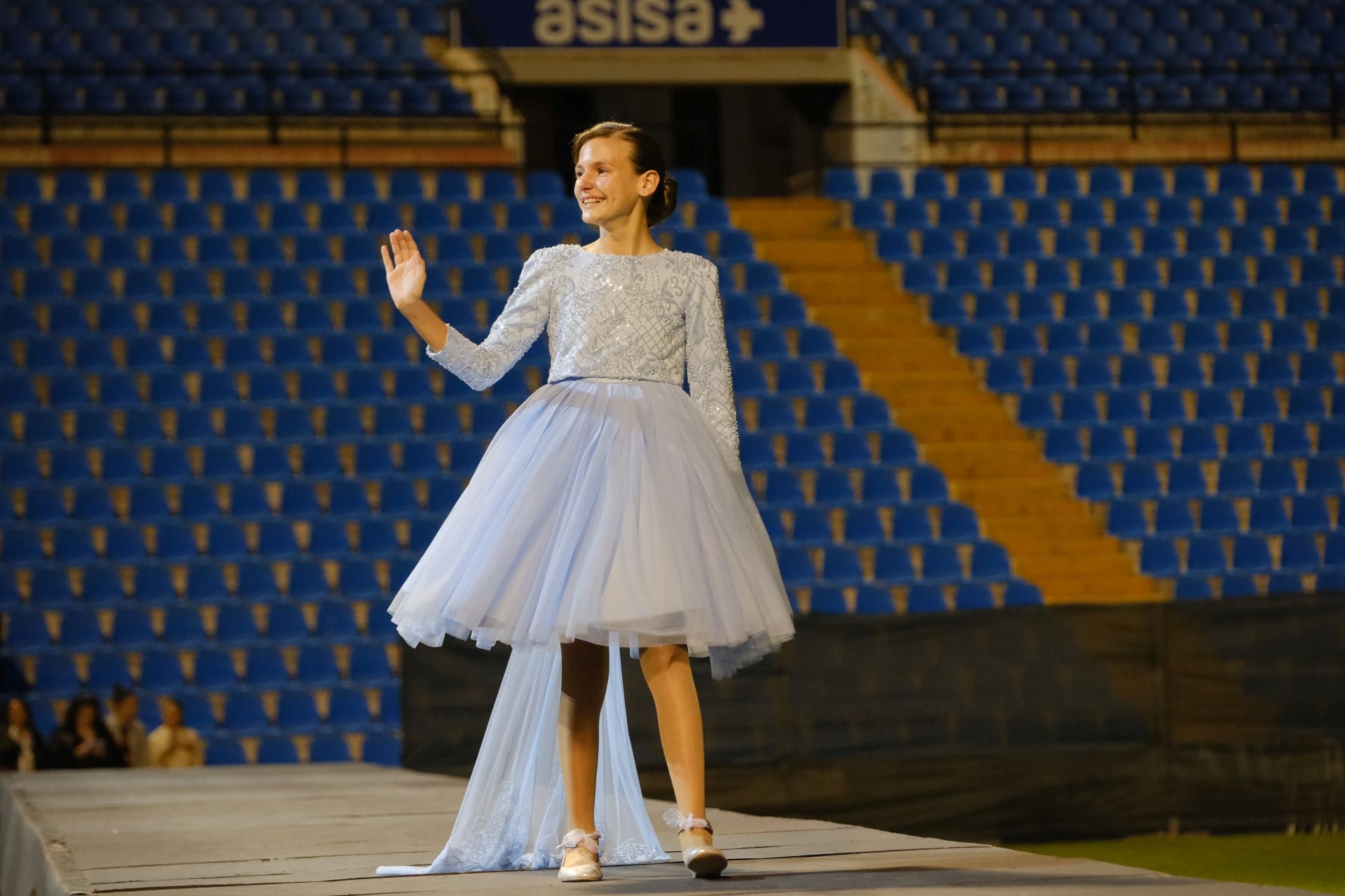 Las candidatas infantiles estrenan la pasarela en el Rico Pérez
