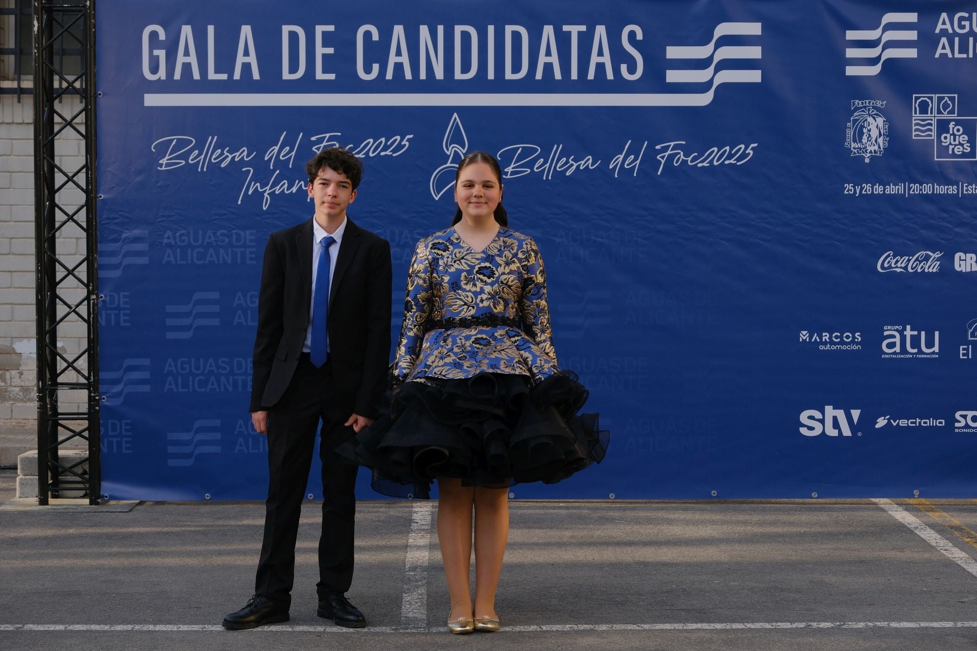 Photocall de las candidatas infantiles con los vestidos de gala
