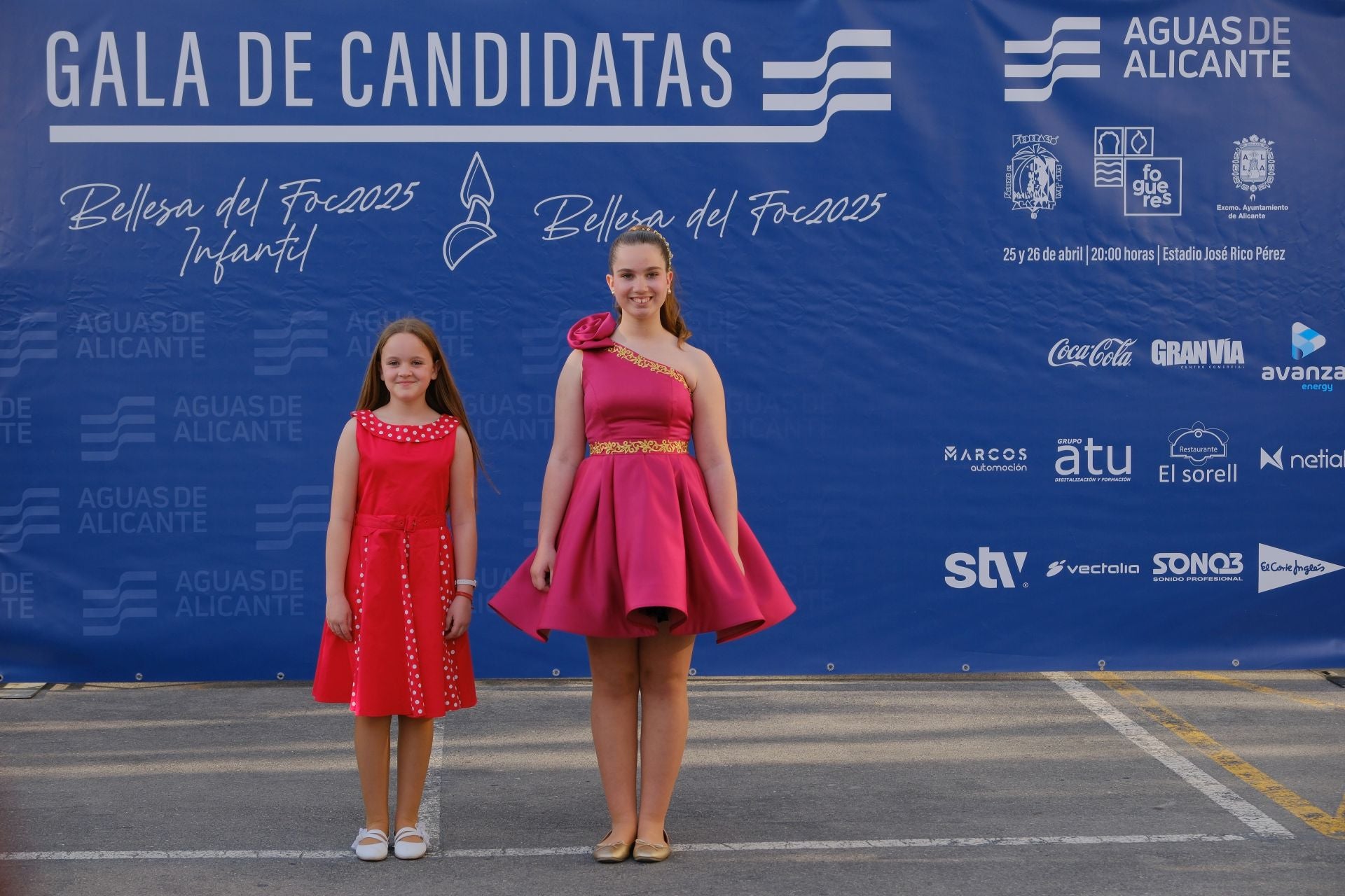 Photocall de las candidatas infantiles con los vestidos de gala