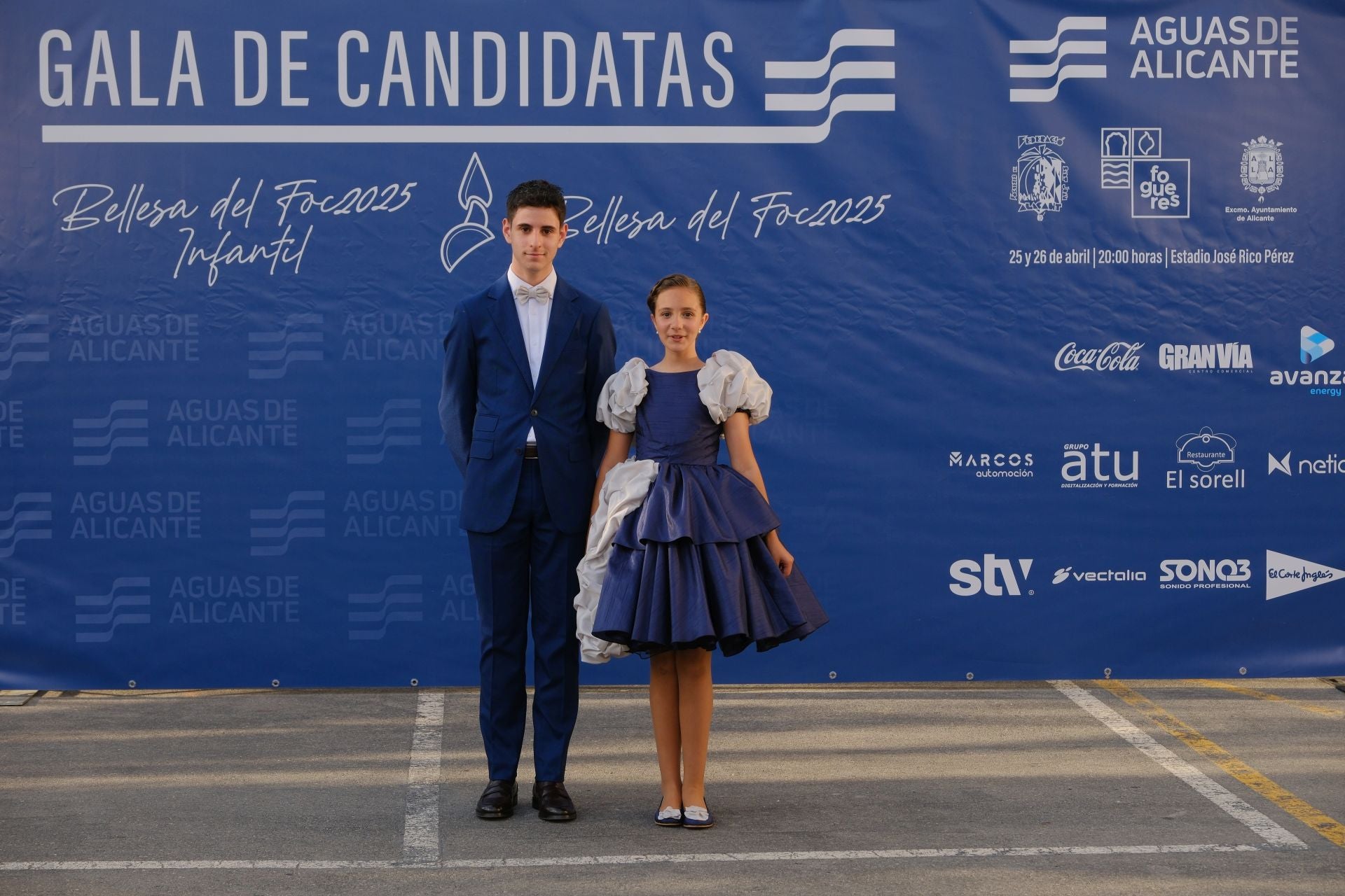 Photocall de las candidatas infantiles con los vestidos de gala