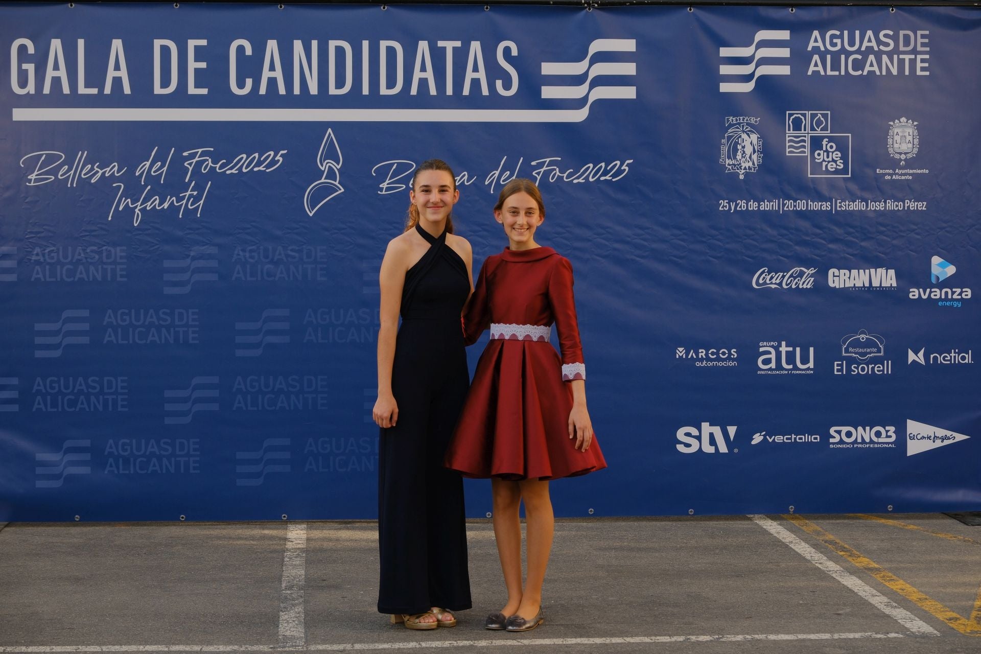Photocall de las candidatas infantiles con los vestidos de gala