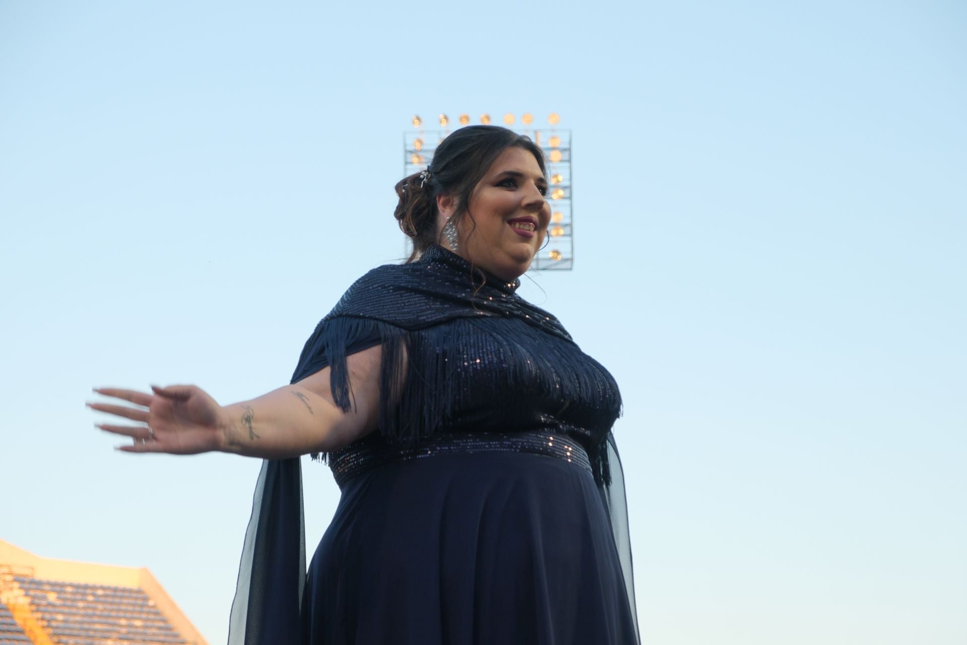 Las candidatas a bellea del foc de Alicante lucen sus mejores galas en la pasarela