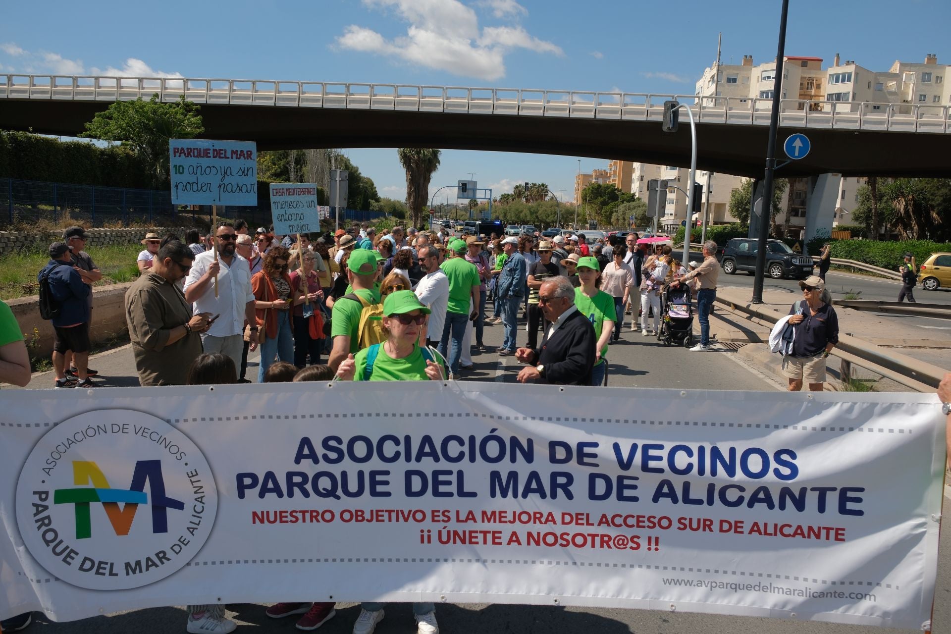 Los vecinos claman Alicante: «Queremos entrar al Parque del Mar»