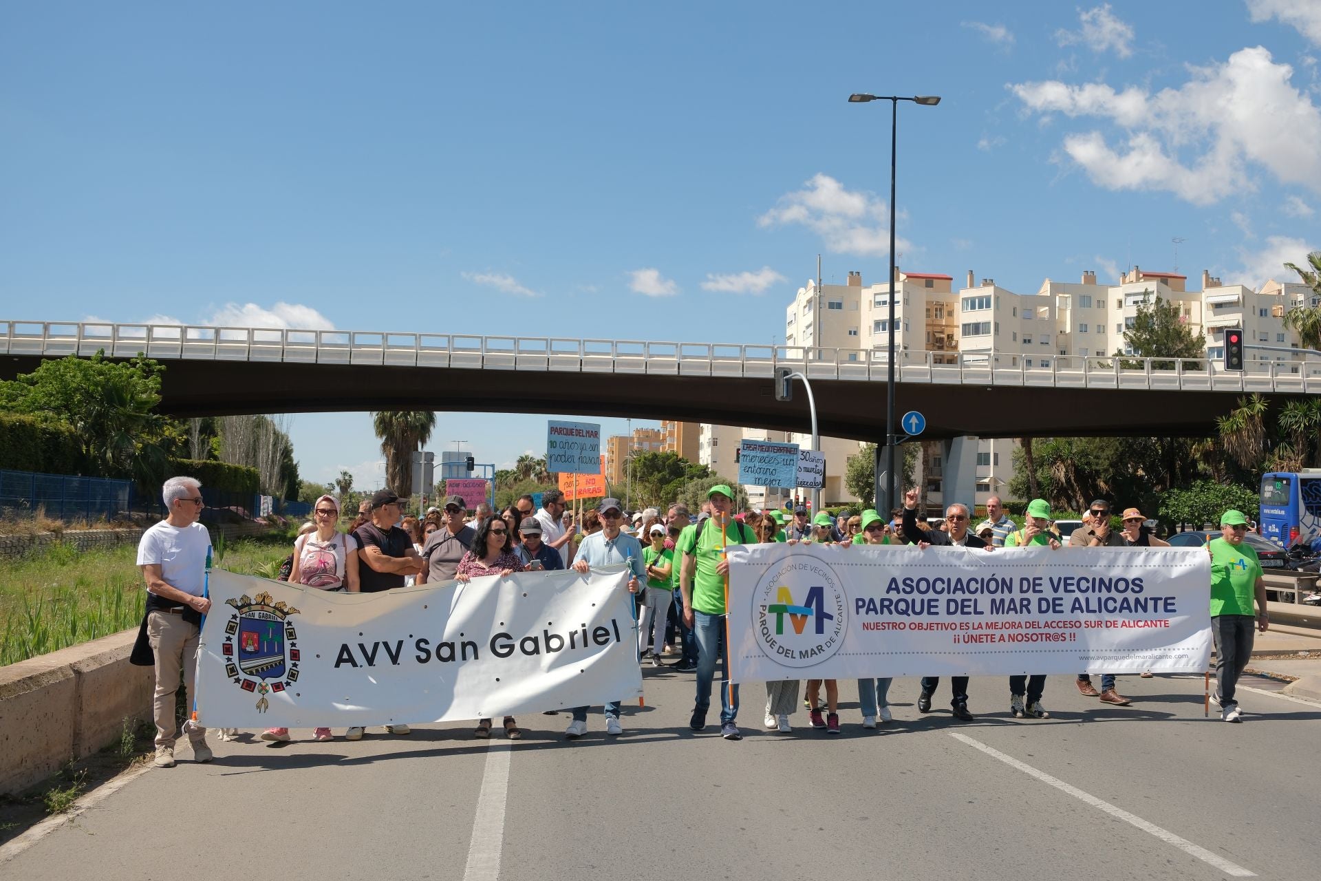Los vecinos claman Alicante: «Queremos entrar al Parque del Mar»