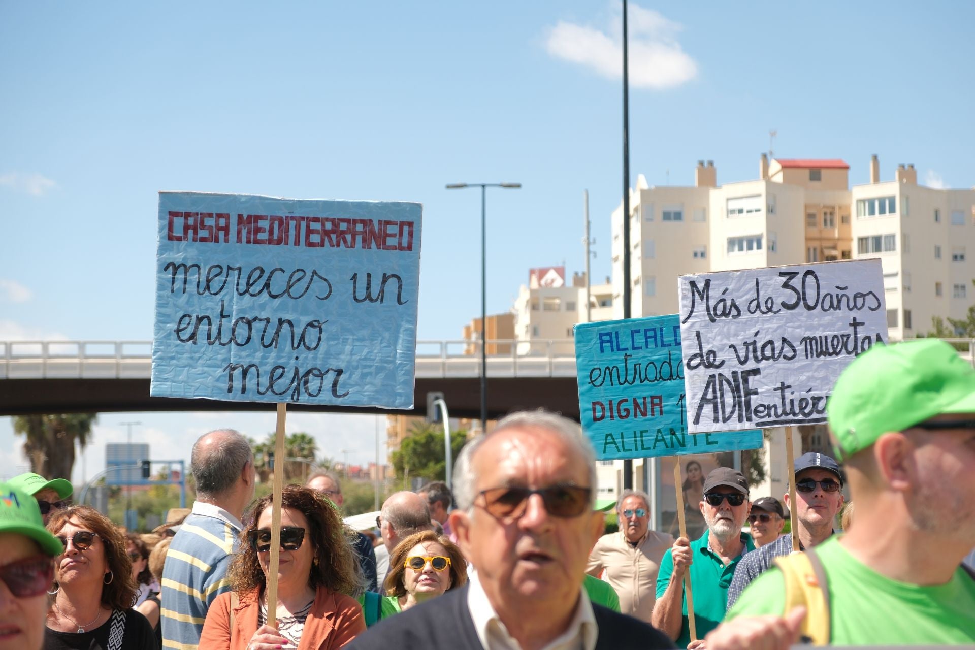 Los vecinos claman Alicante: «Queremos entrar al Parque del Mar»