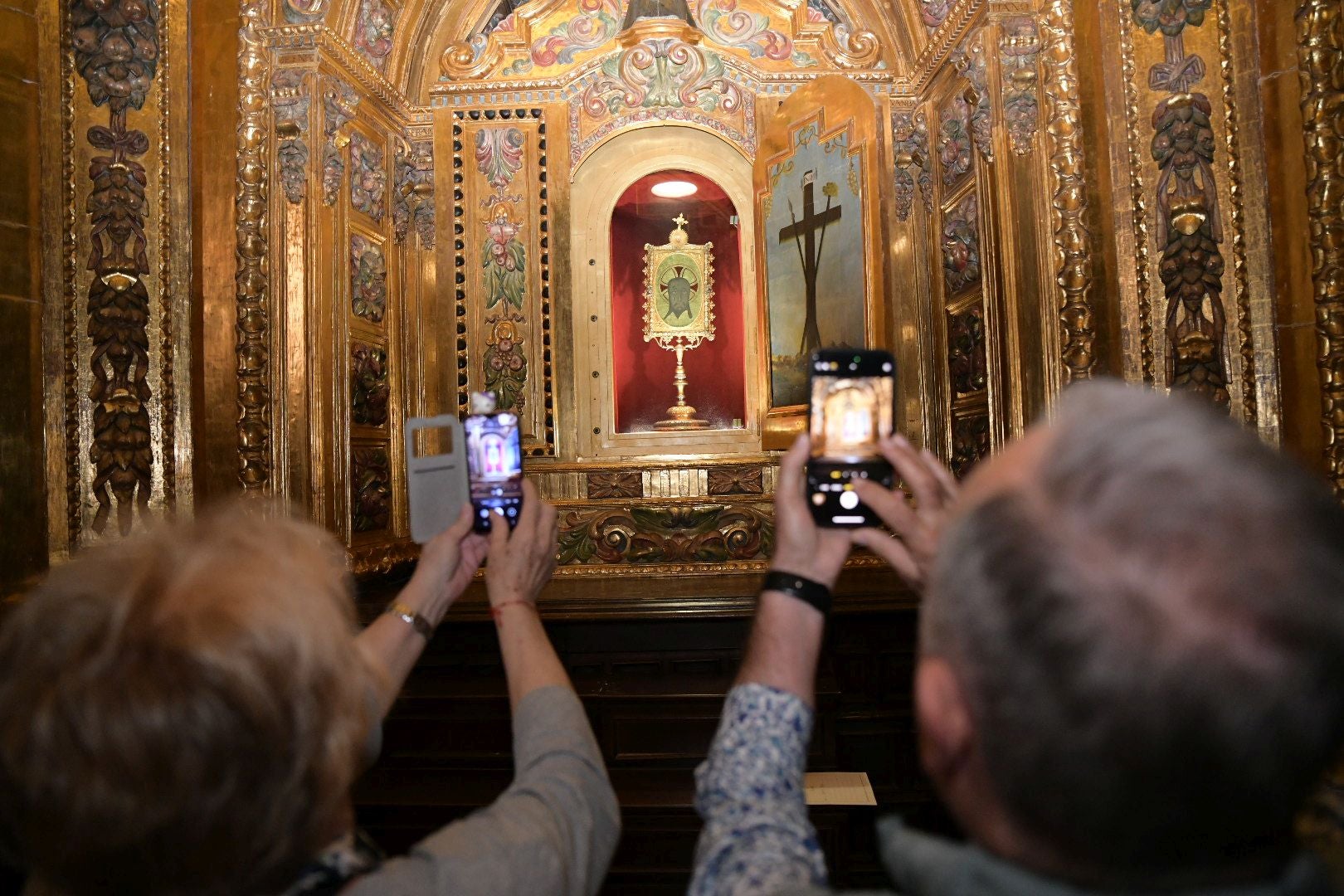 La Santa Faz pasa la prueba con la apertura del camarín
