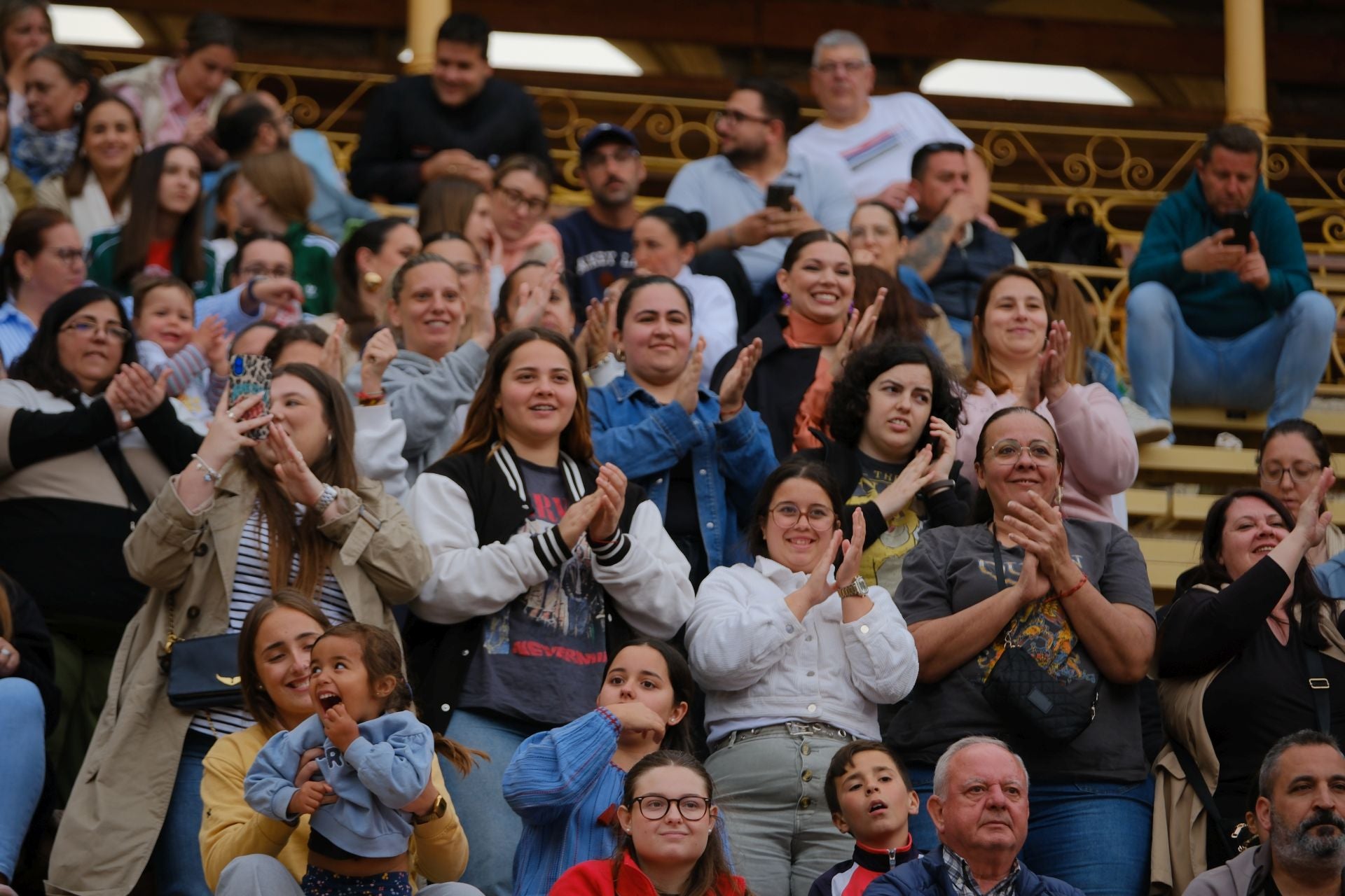El ensayo de las candidatas a Bellea del Foc 2025, en imágenes