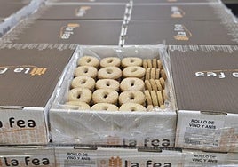 Las cajas de rollitos de anís para la 'paraeta' de Santa Faz, envasados para el jueves.