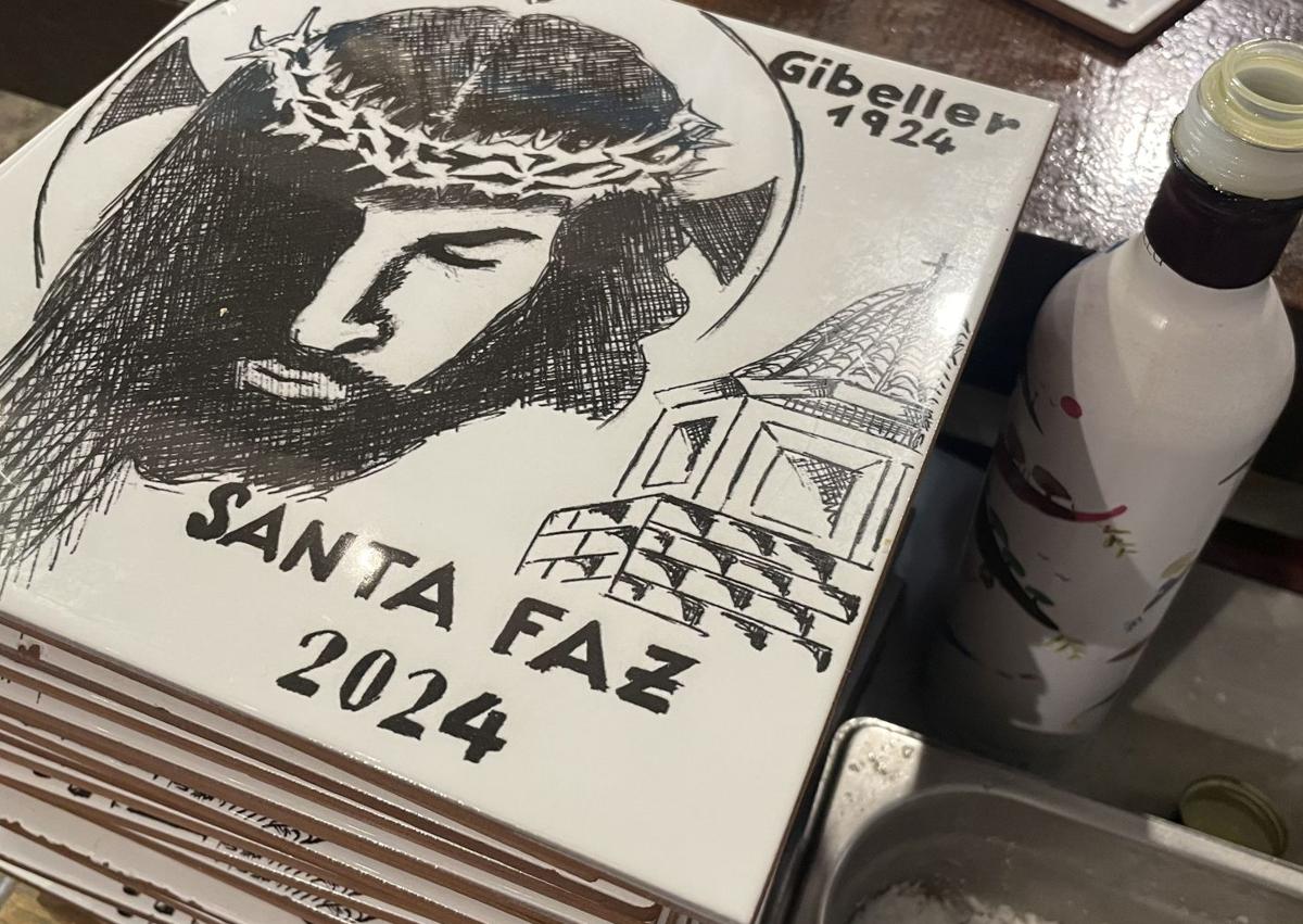 Imagen secundaria 1 - Azulejos y dibujos en el Santa Bar.