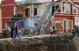 Imagen de archivo de los destrozos que causó el desbordamiento del río Girona a su paso por El Verger en octubre de 2007.