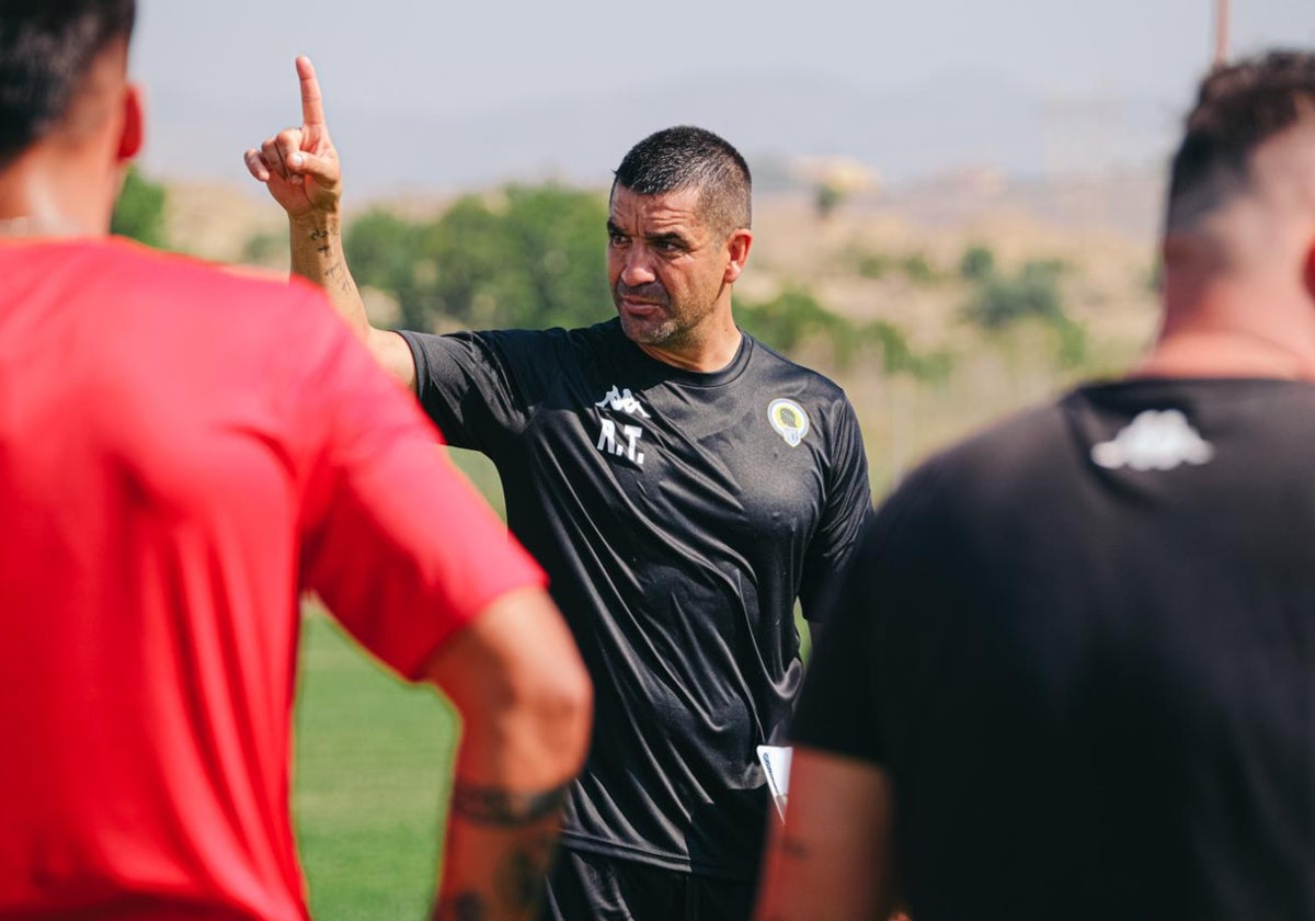 Torrecilla: «El Hércules puede ganar los cuatro partidos y vamos a por ello»