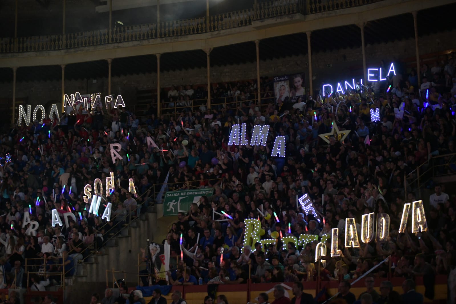 La elección de la bellea del foc infantil en imágenes